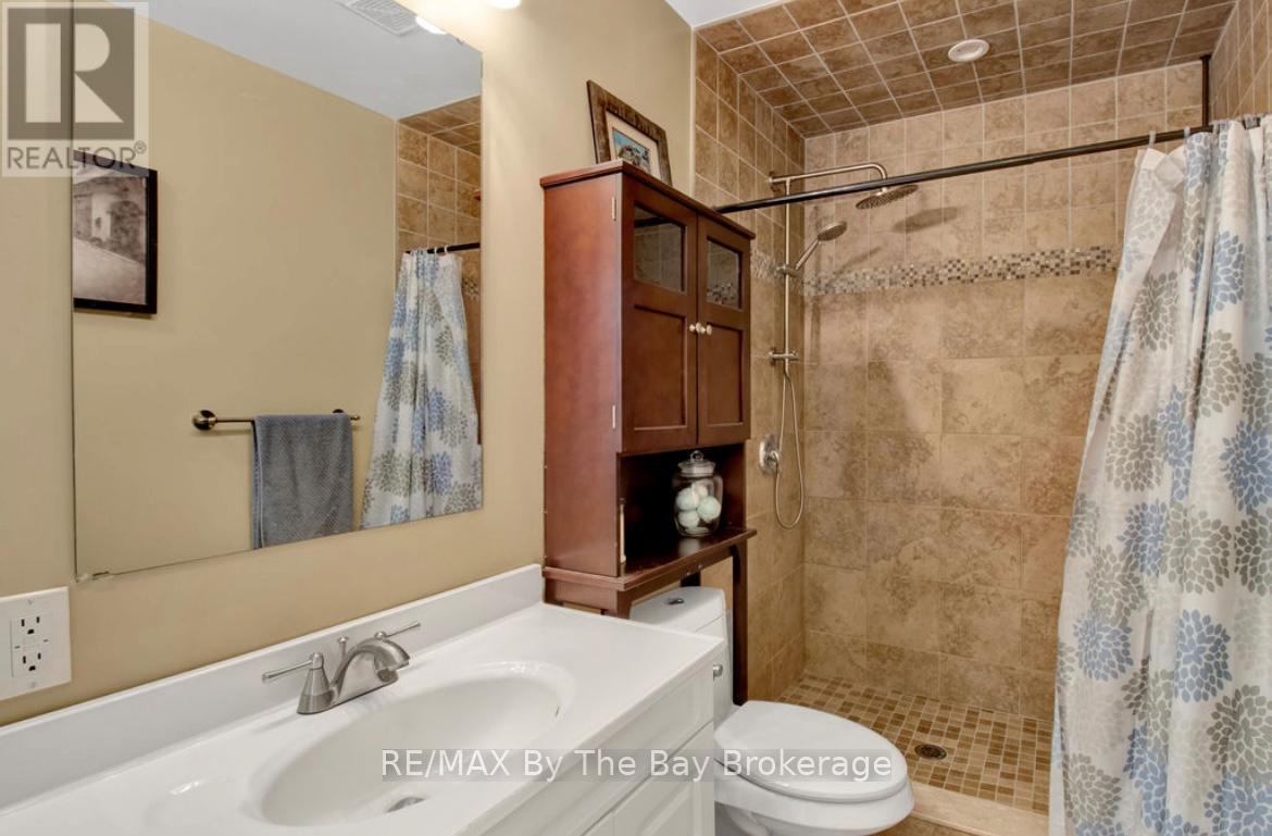 79 Fernbrook Drive, Wasaga Beach, ON - Indoor Photo Showing Bathroom