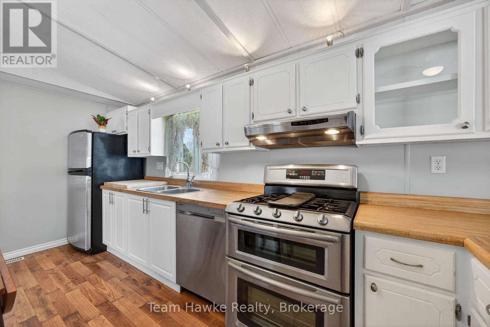 44 Northland Drive, Midland, ON - Indoor Photo Showing Kitchen With Double Sink