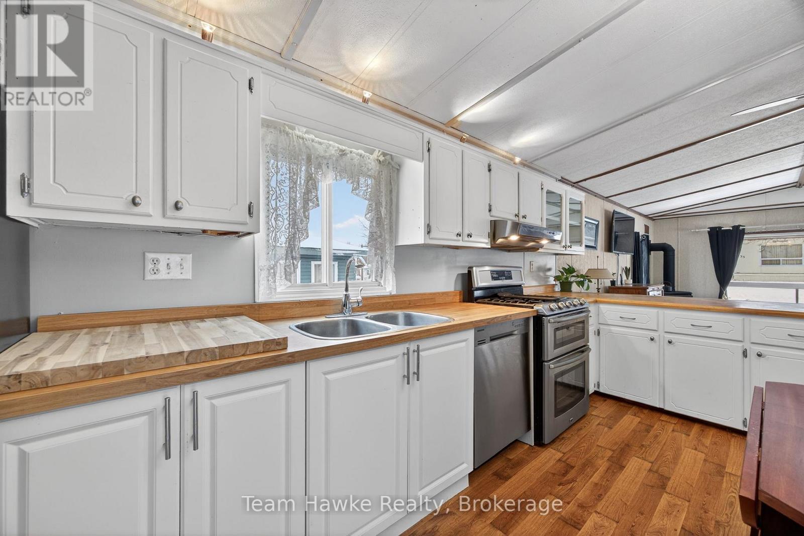 44 Northland Drive, Midland, ON - Indoor Photo Showing Kitchen With Double Sink