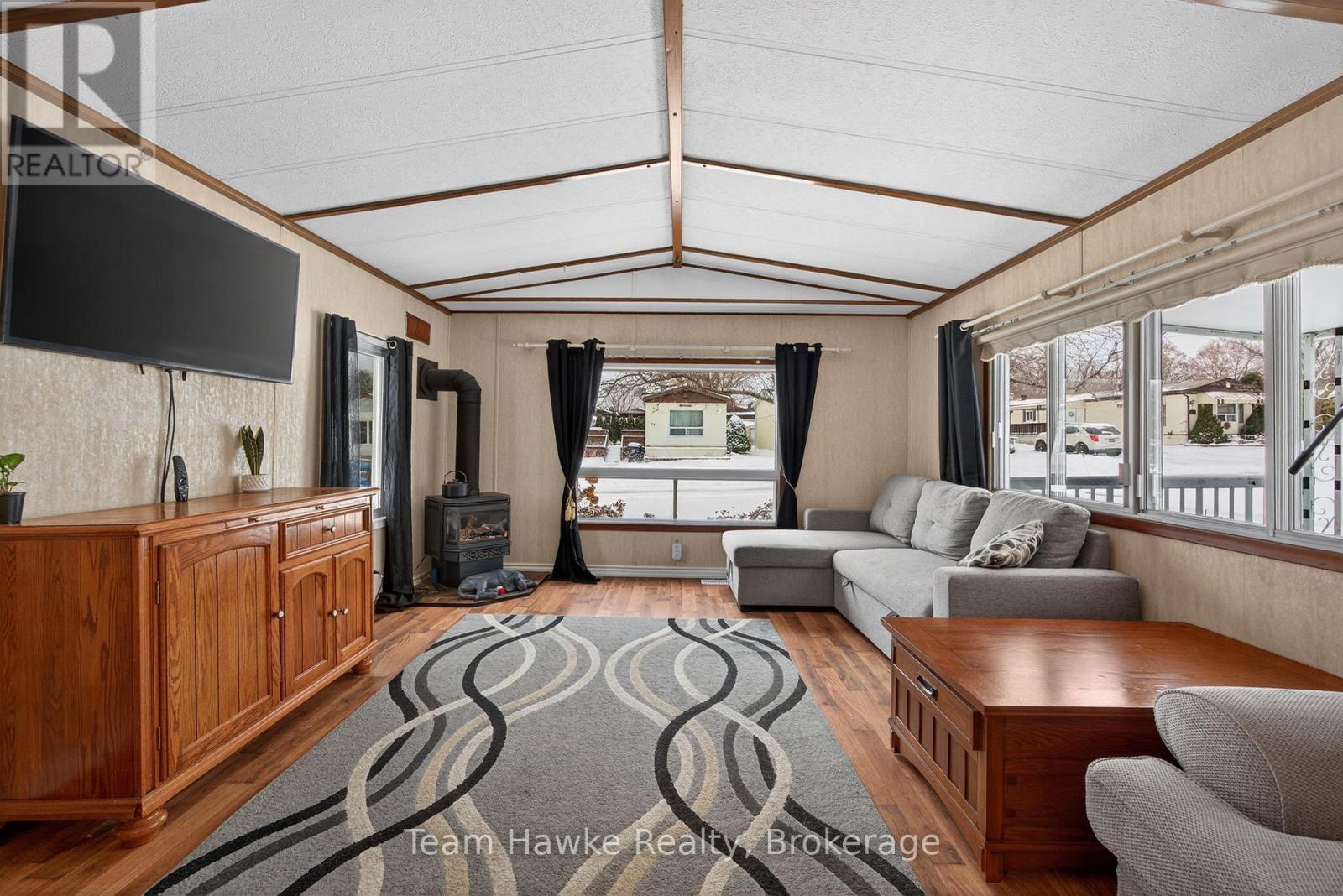44 Northland Drive, Midland, ON - Indoor Photo Showing Living Room