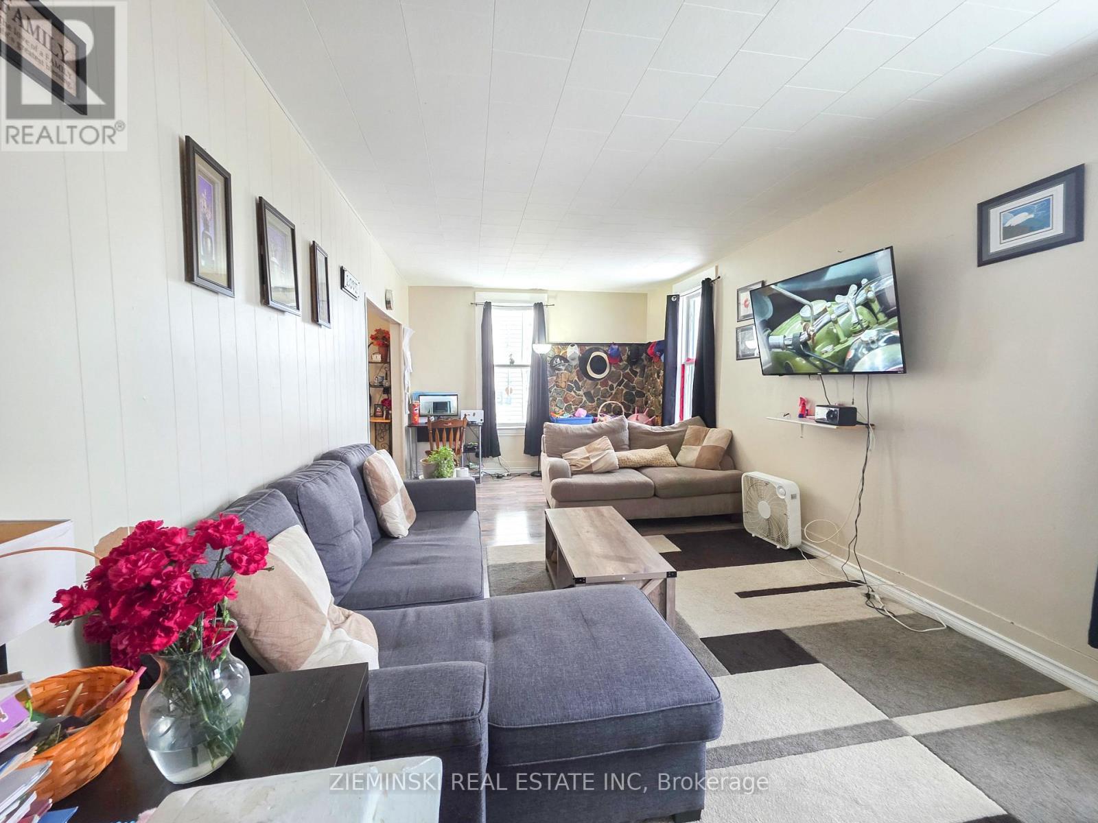 65 Kirby Avenue, Timmins (Ts - Se), ON - Indoor Photo Showing Living Room
