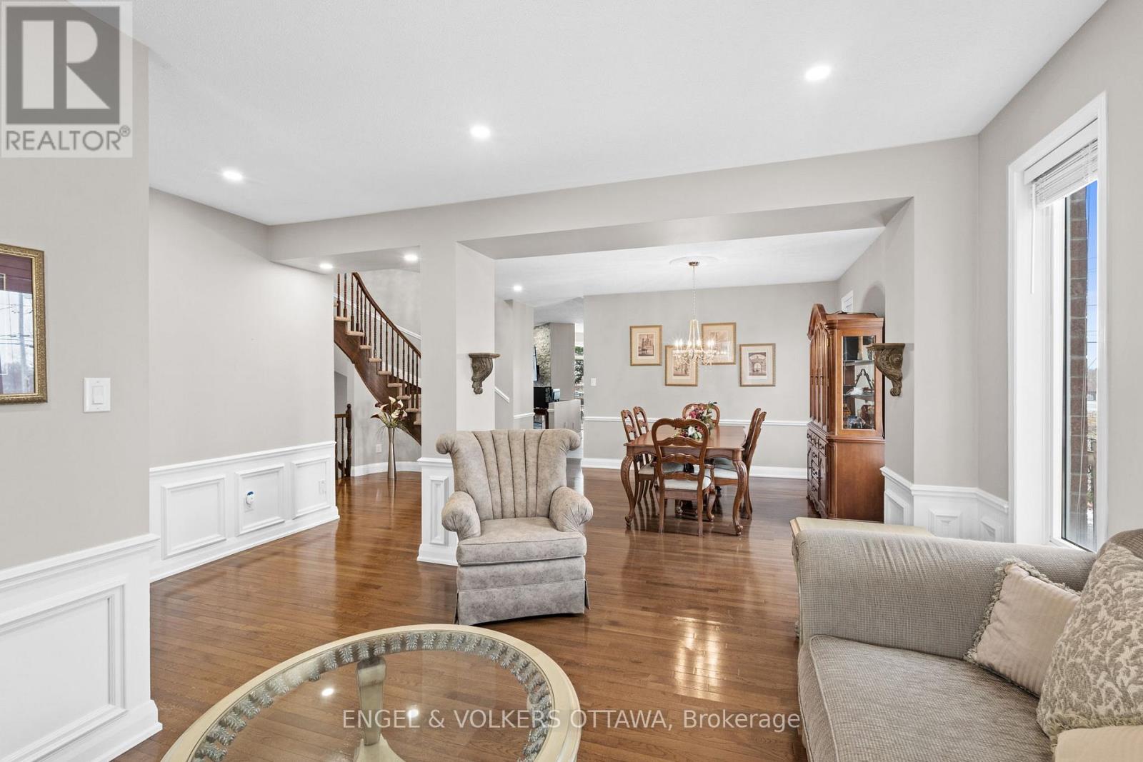 2931 Shadow Hill Crescent, Ottawa, ON - Indoor Photo Showing Living Room