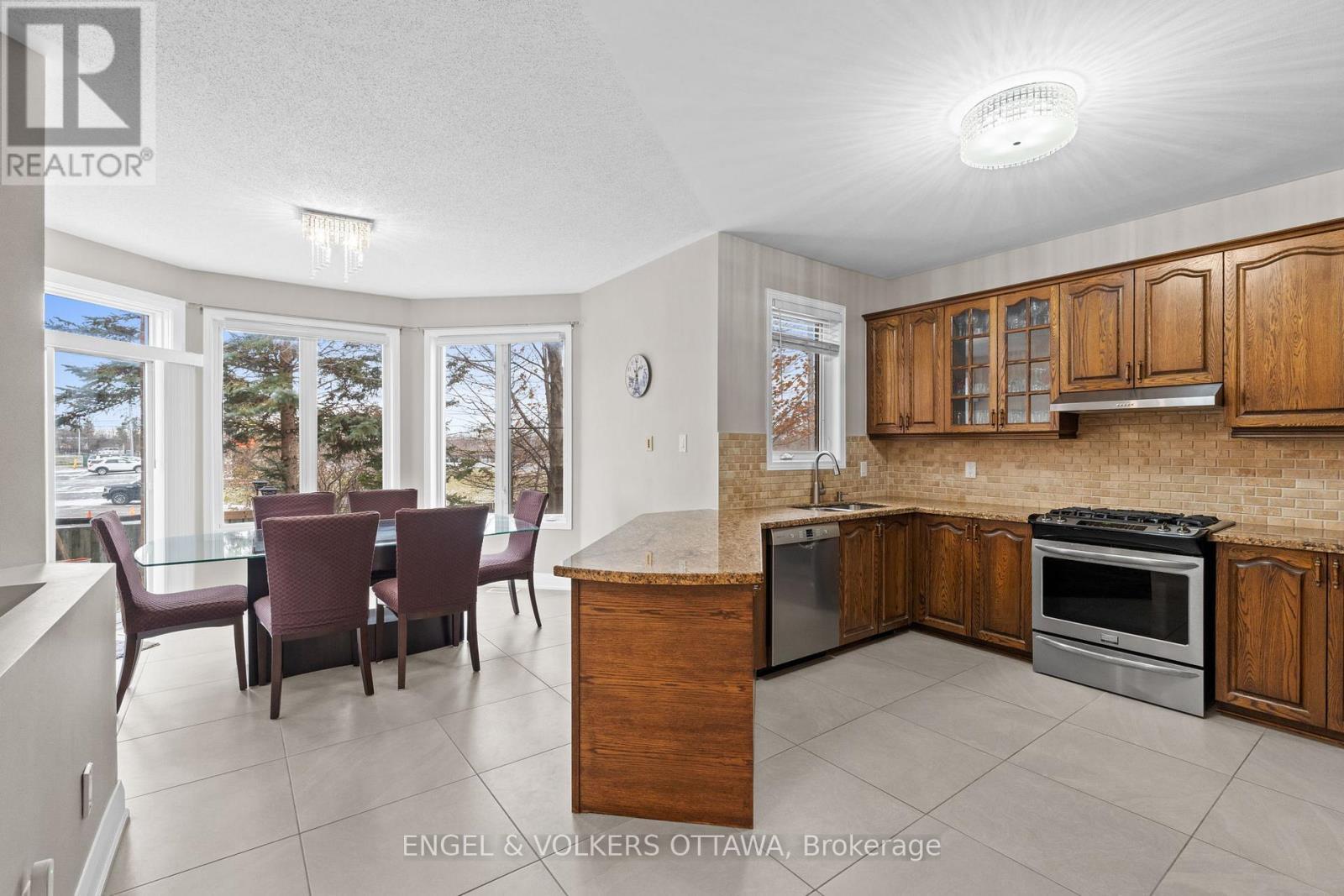 2931 Shadow Hill Crescent, Ottawa, ON - Indoor