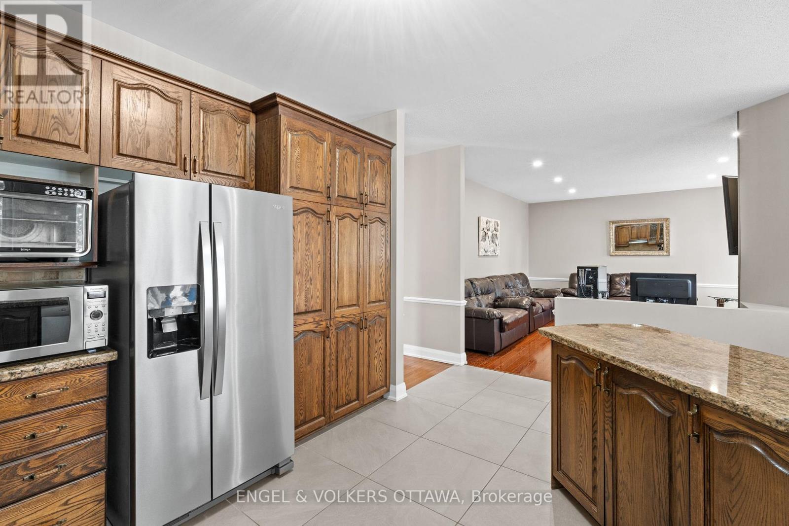 2931 Shadow Hill Crescent, Ottawa, ON - Indoor Photo Showing Kitchen