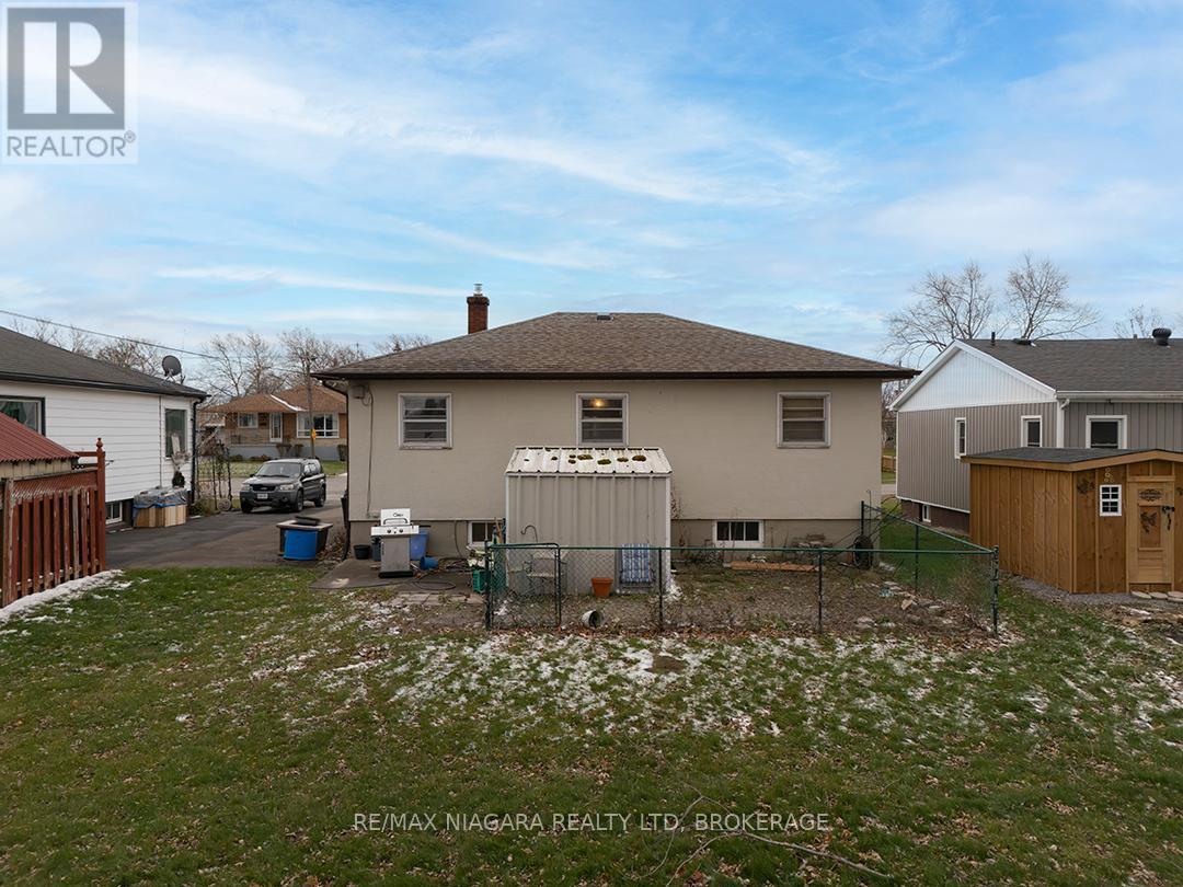 205 Borden Avenue, Port Colborne (Main Street), ON - Outdoor With Exterior