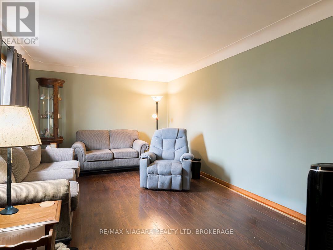 205 Borden Avenue, Port Colborne (Main Street), ON - Indoor Photo Showing Living Room
