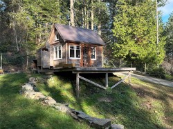 220 Menhinick Dr Salt Spring, BC V8K 1W6