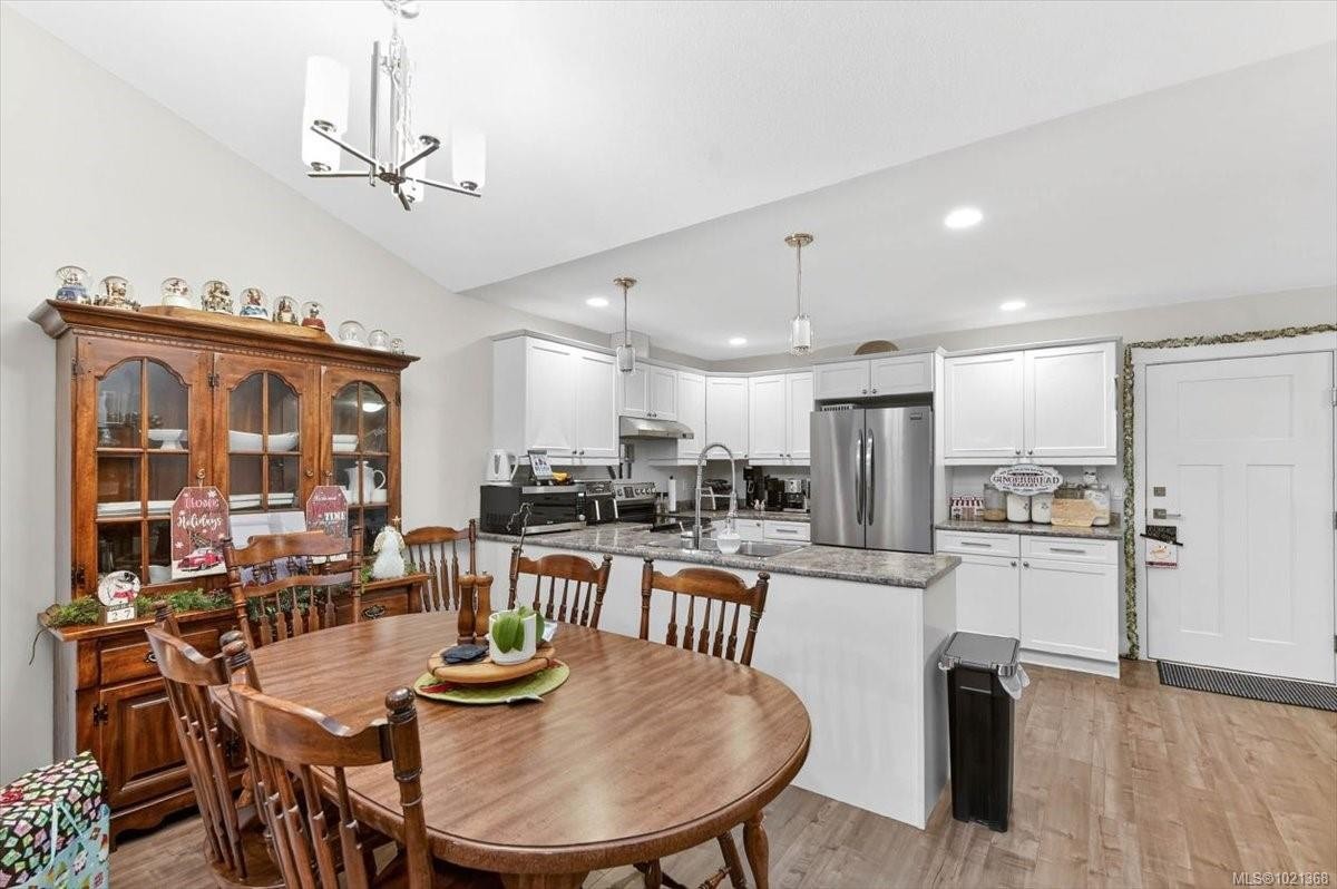 A-4626 Maitland St, Port Alberni, BC - Indoor Photo Showing Dining Room