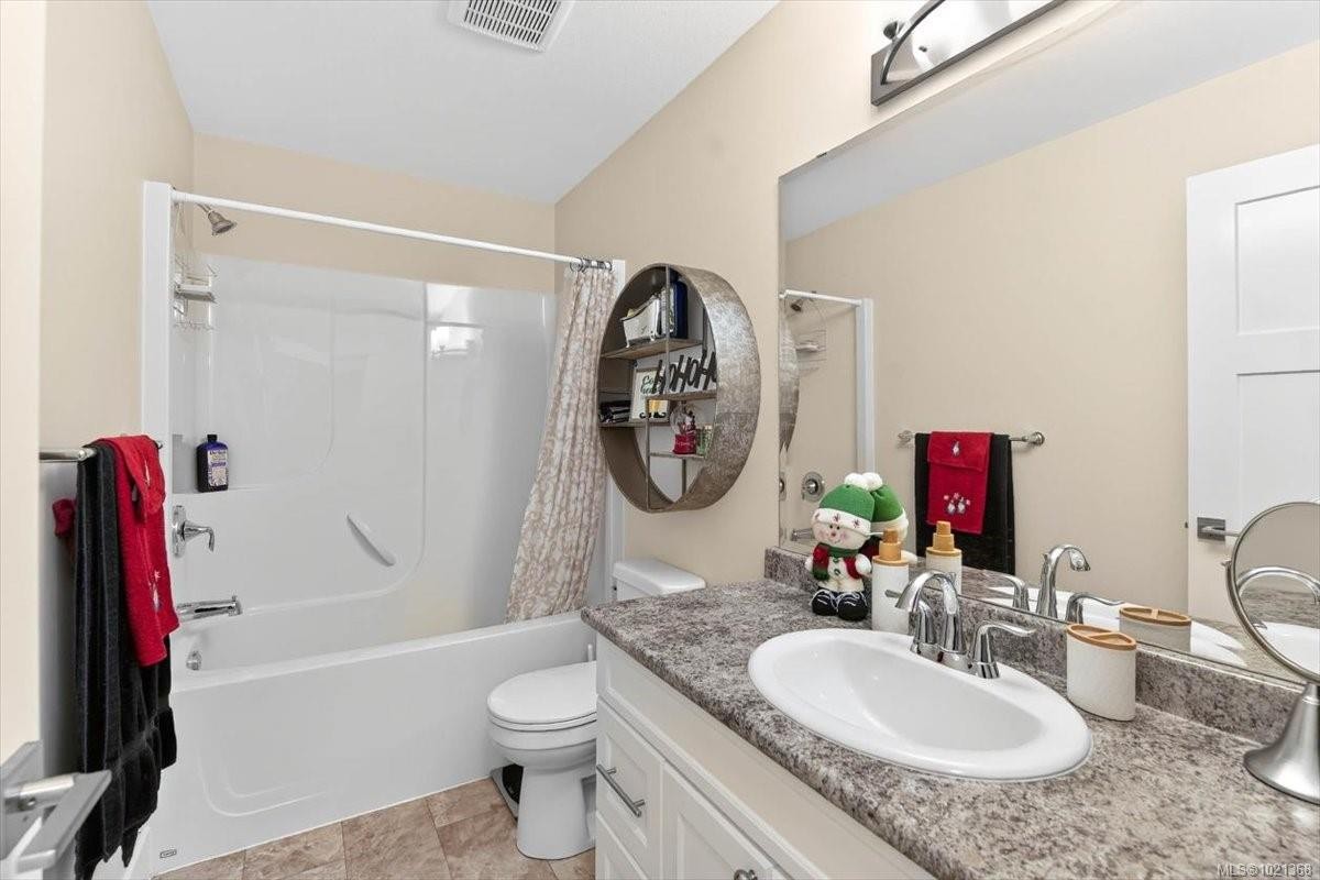 A-4626 Maitland St, Port Alberni, BC - Indoor Photo Showing Bathroom