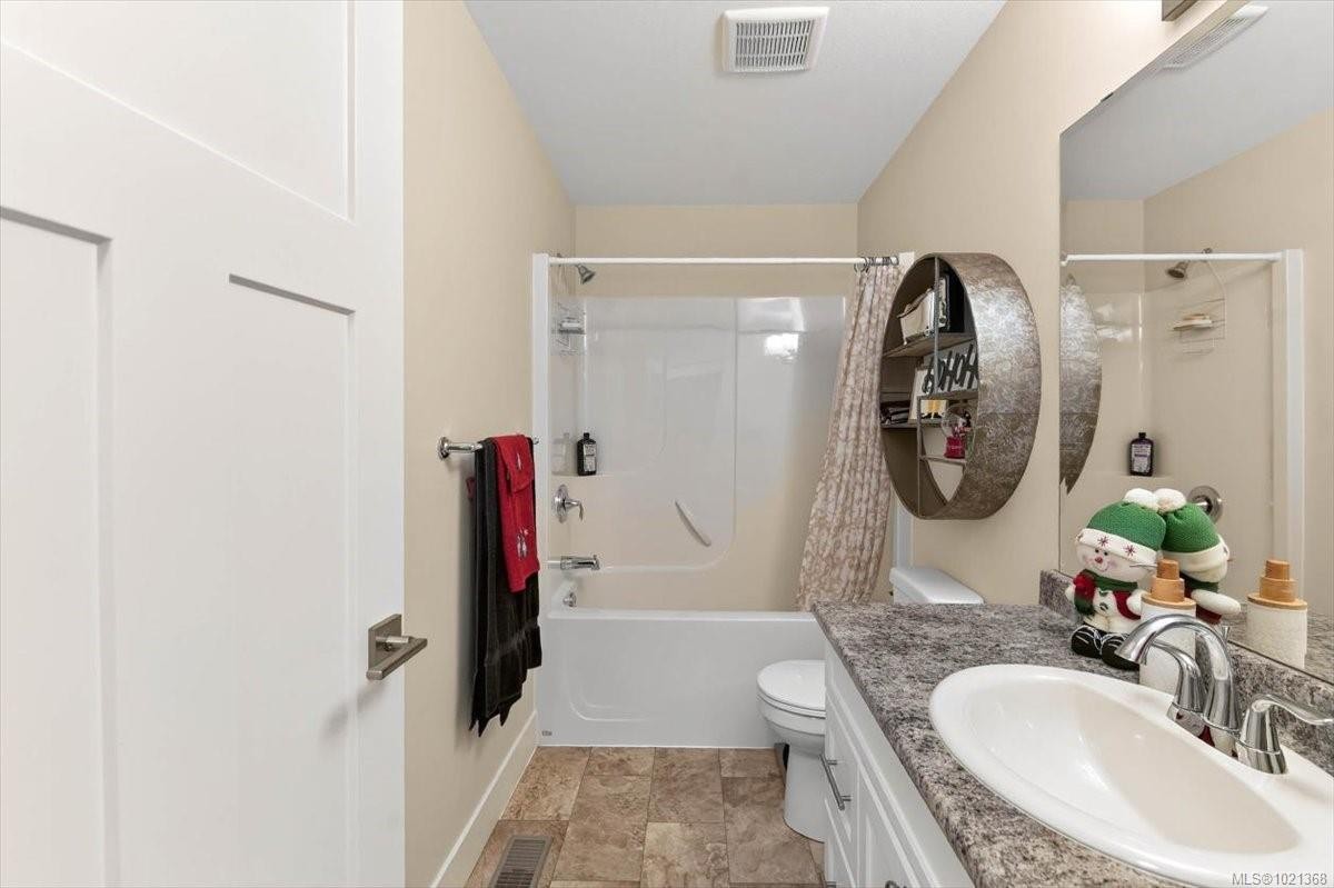 A-4626 Maitland St, Port Alberni, BC - Indoor Photo Showing Bathroom