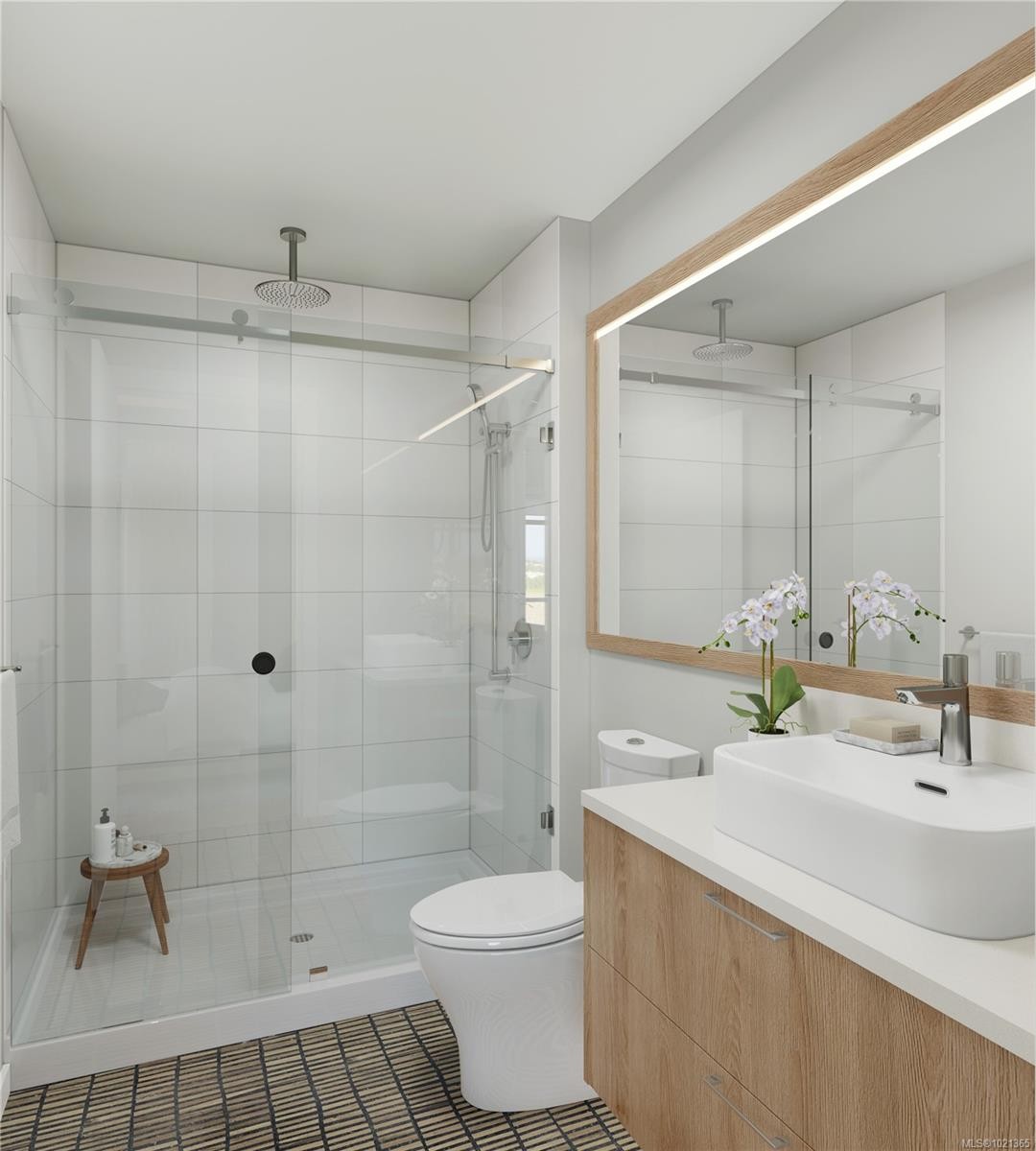 202-3839 Quadra St, Saanich, BC - Indoor Photo Showing Bathroom