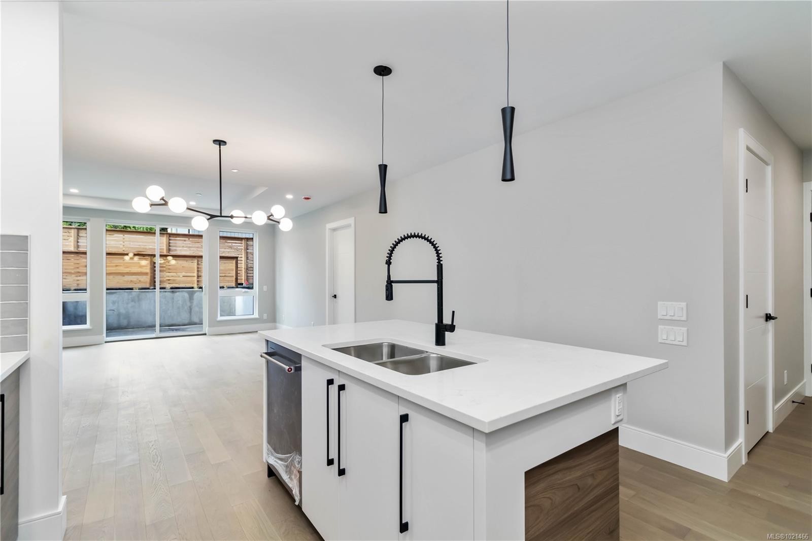 101-986 Doumac Ave, Saanich, BC - Indoor Photo Showing Kitchen With Double Sink