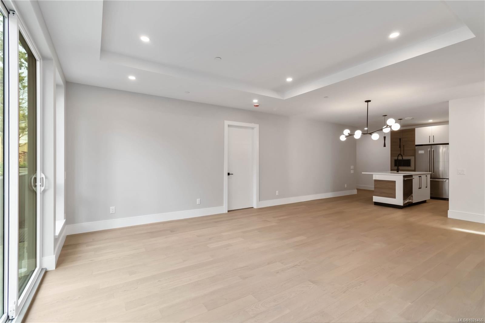 101-986 Doumac Ave, Saanich, BC - Indoor Photo Showing Other Room