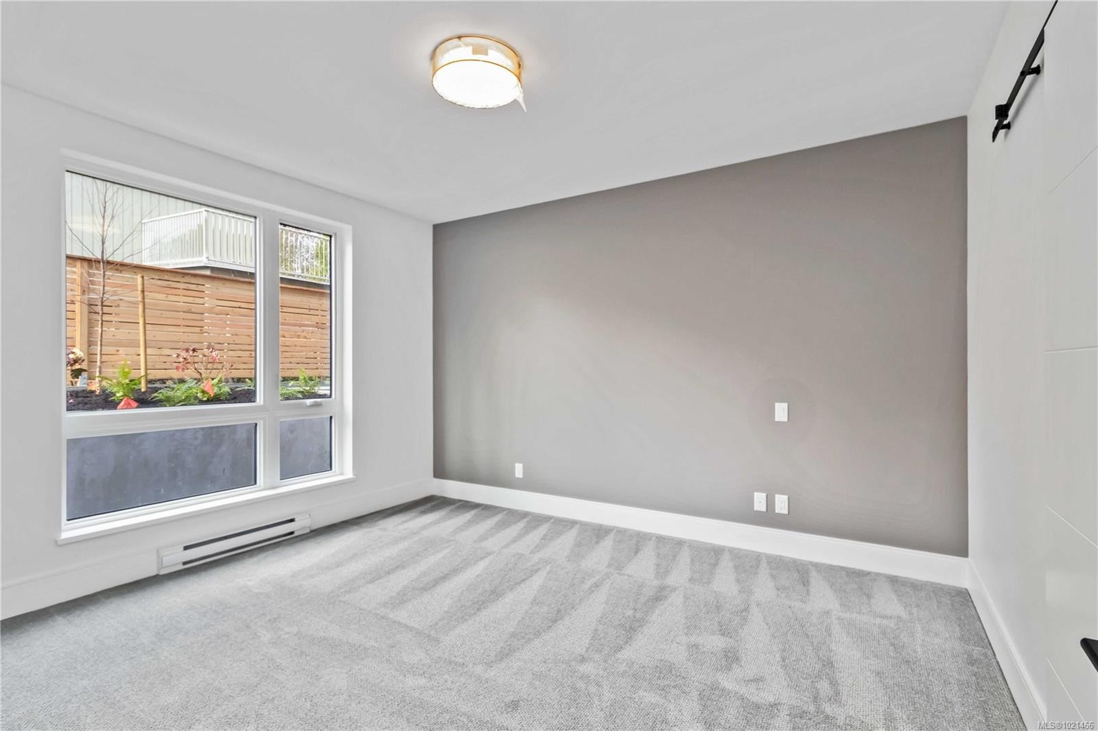 101-986 Doumac Ave, Saanich, BC - Indoor Photo Showing Other Room