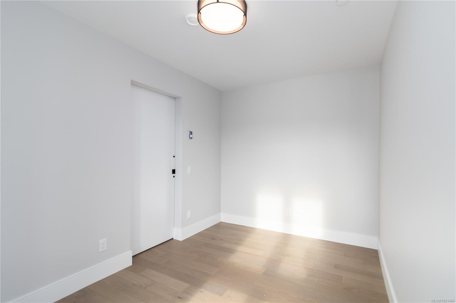 101-986 Doumac Ave, Saanich, BC - Indoor Photo Showing Other Room