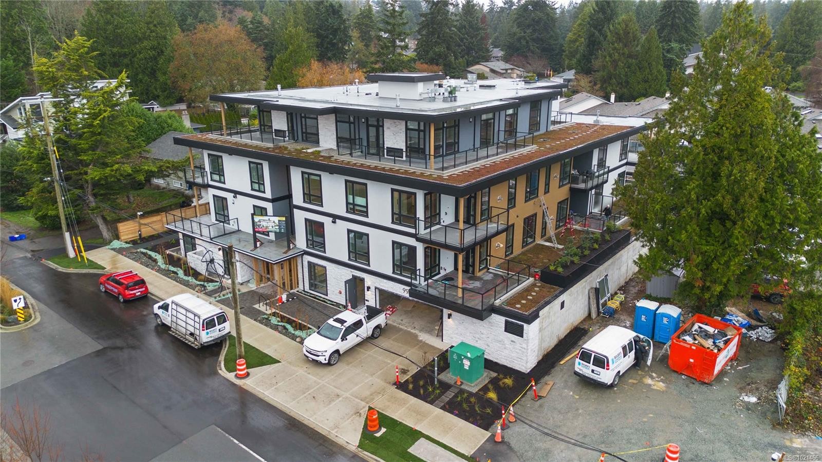 101-986 Doumac Ave, Saanich, BC - Outdoor