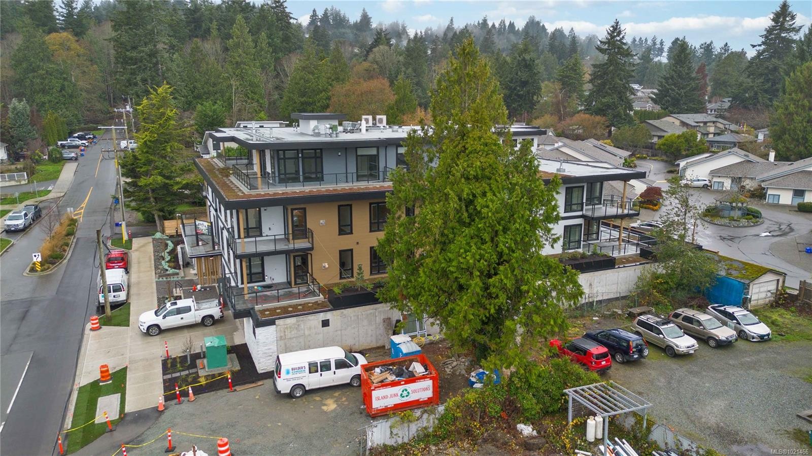 101-986 Doumac Ave, Saanich, BC - Outdoor