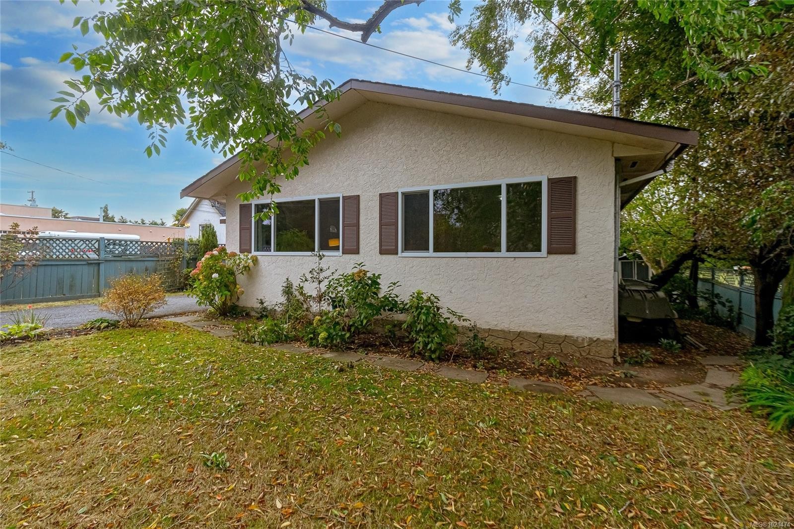 2365 Lovell Ave, Sidney, BC