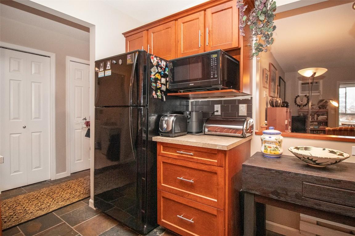 307-945 Lawrence Avenue, Kelowna, BC - Indoor