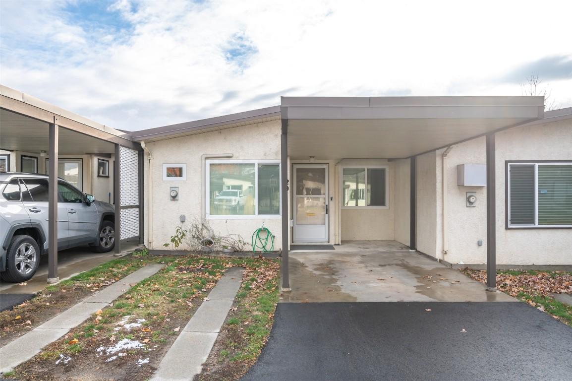 29-854 Main Street, Penticton, BC - Outdoor