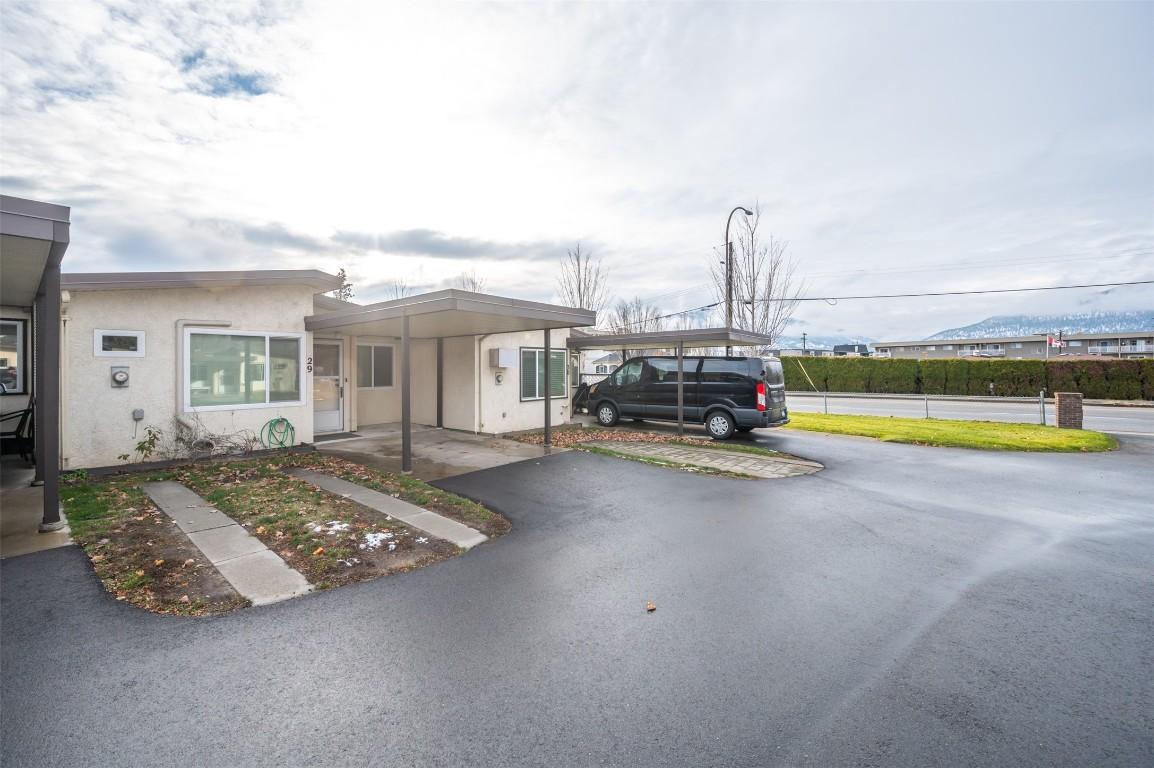 29-854 Main Street, Penticton, BC - Outdoor