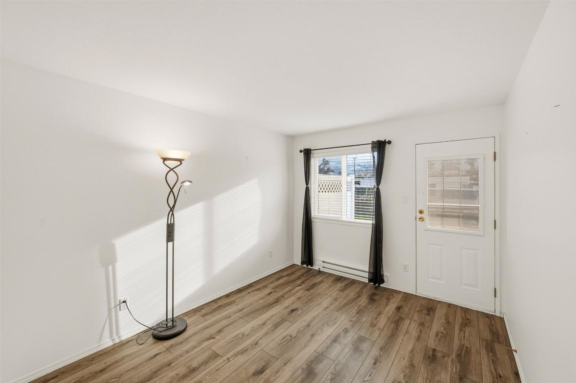 29-854 Main Street, Penticton, BC - Indoor Photo Showing Other Room