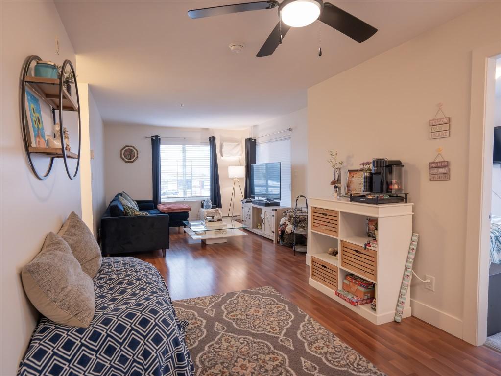 315-246 Hastings Avenue, Penticton, BC - Indoor Photo Showing Living Room