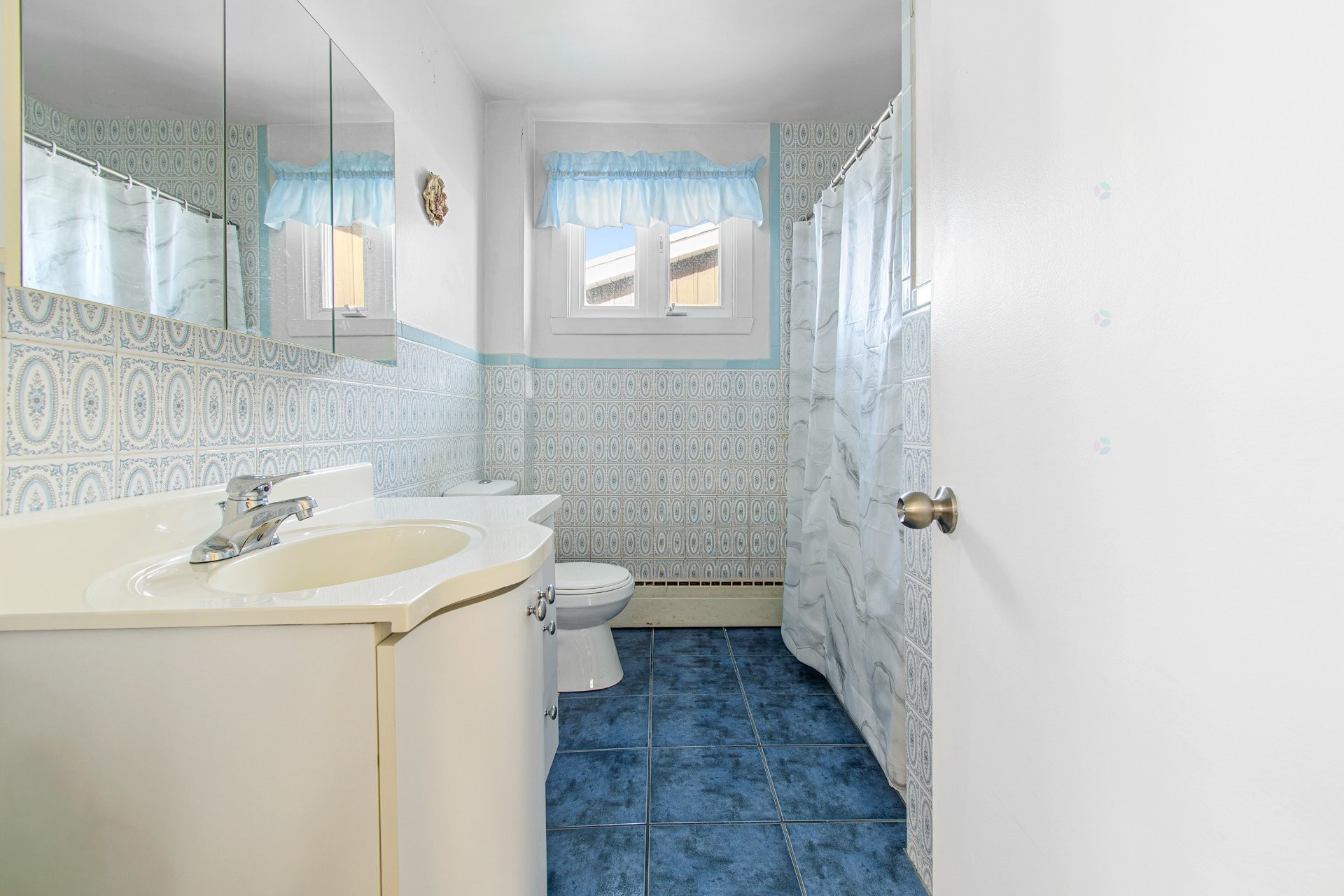 Bathroom - 328 Rue Fern, Lachute, QC - Indoor Photo Showing Bathroom