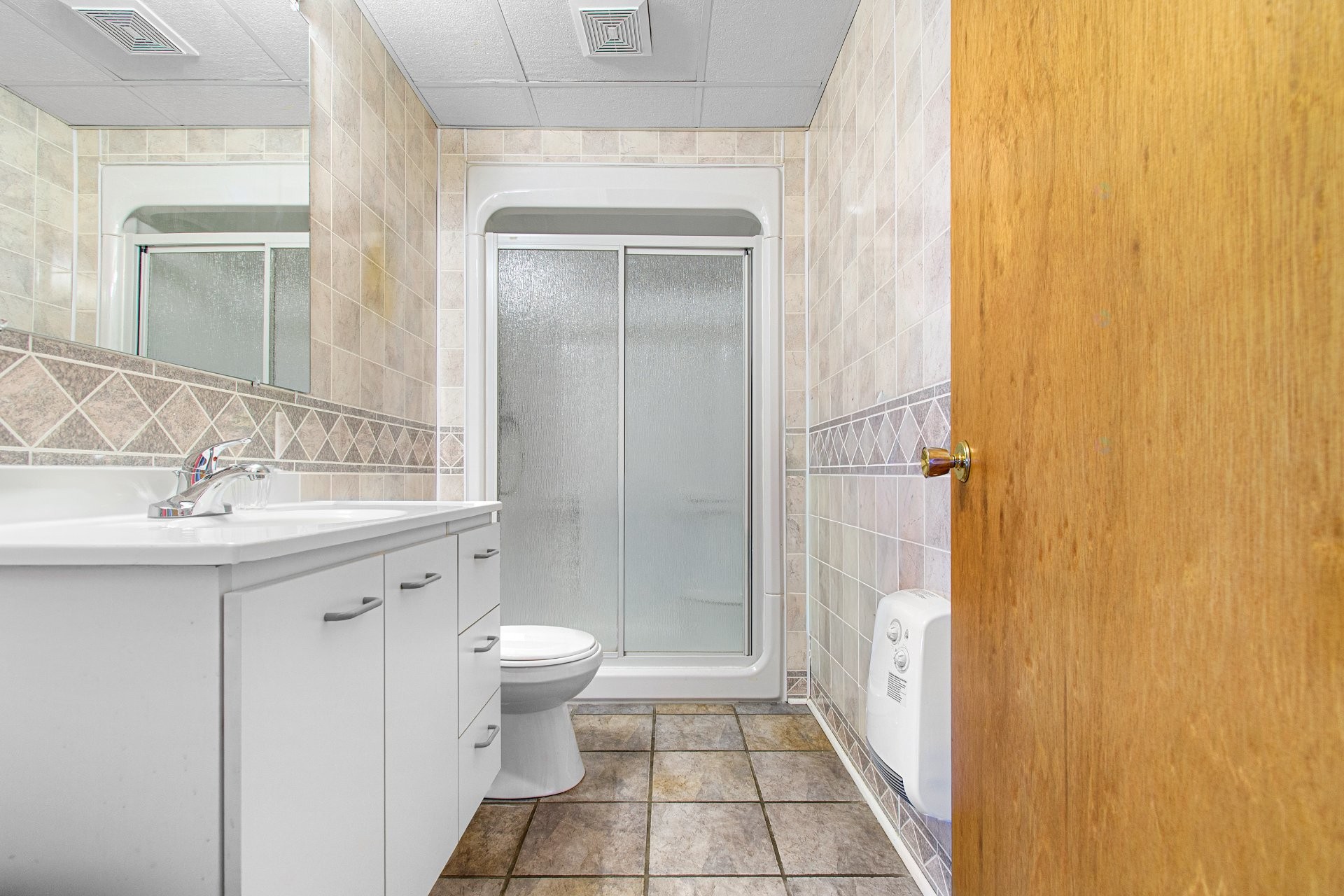 Bathroom - 328 Rue Fern, Lachute, QC - Indoor Photo Showing Bathroom