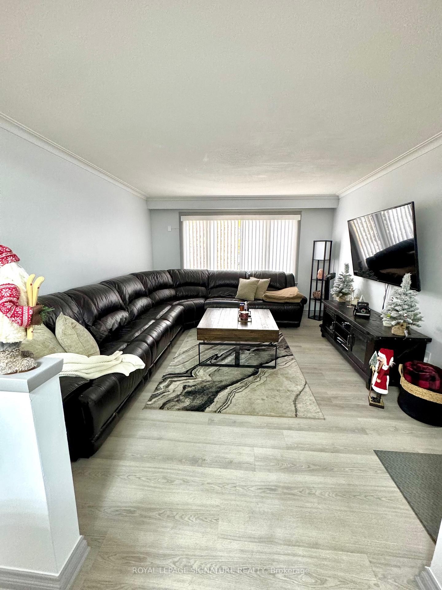46 Burlingame Road, Toronto, ON - Indoor Photo Showing Living Room