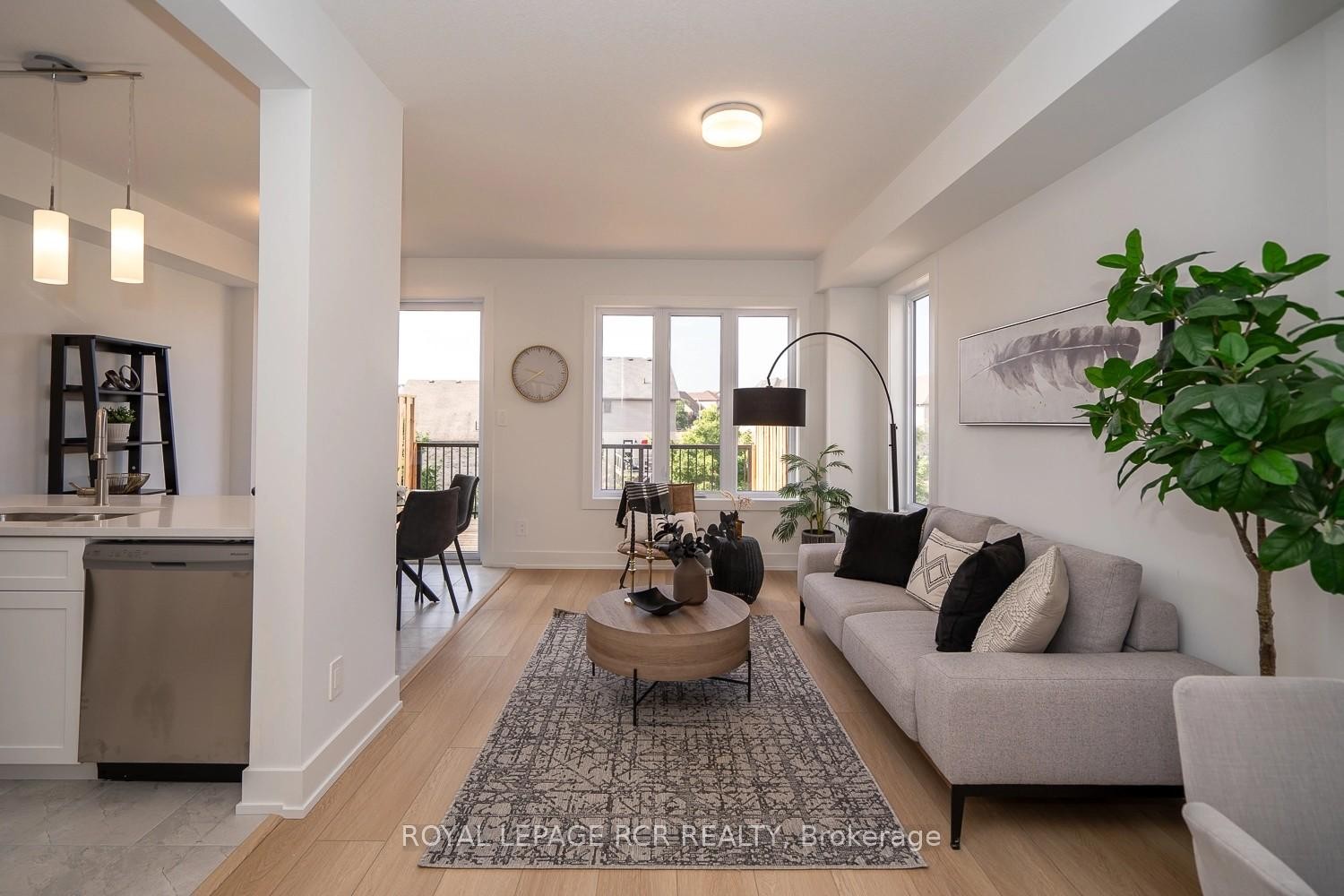 12-690 Broadway Avenue, Orangeville, ON - Indoor Photo Showing Living Room