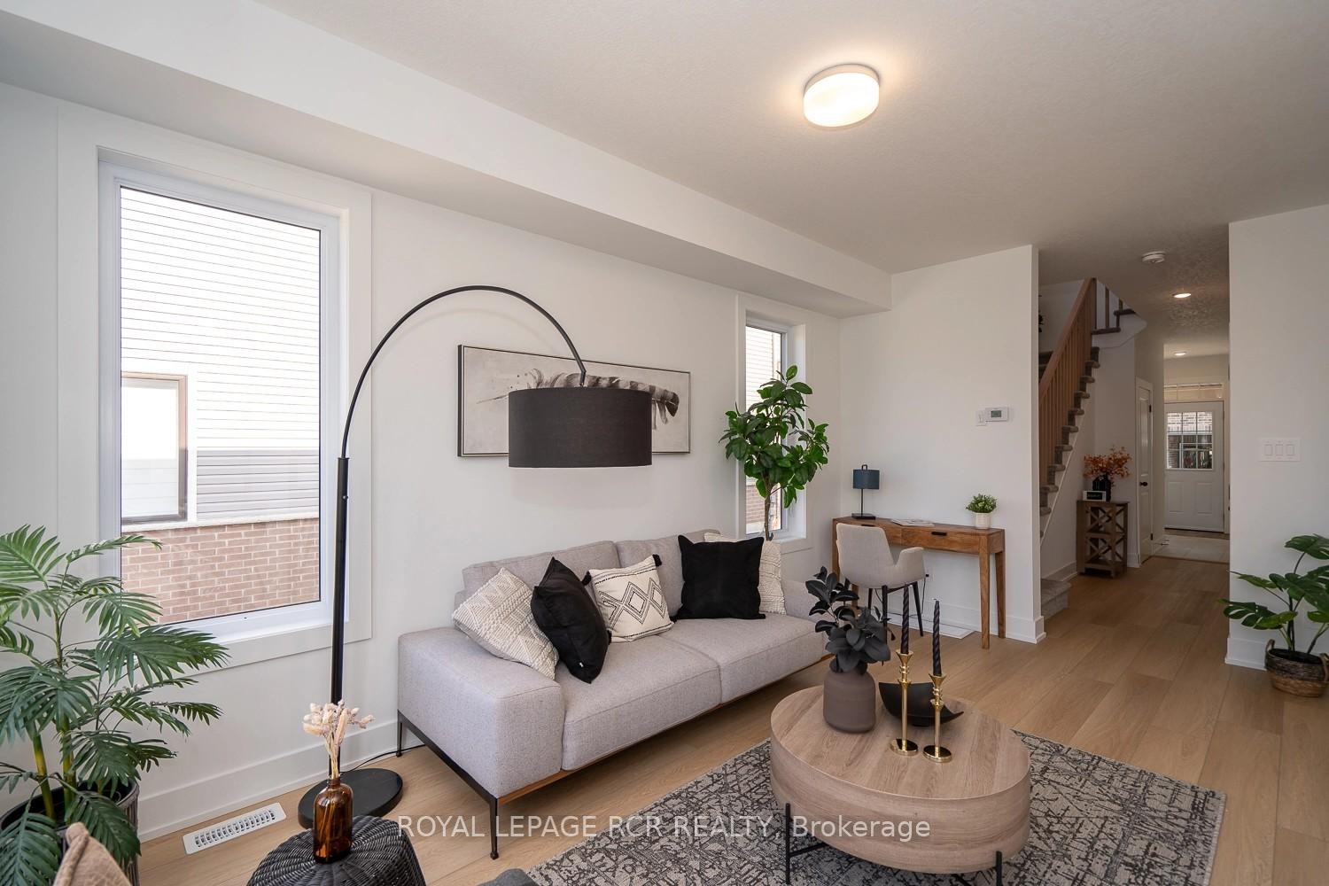 12-690 Broadway Avenue, Orangeville, ON - Indoor Photo Showing Living Room