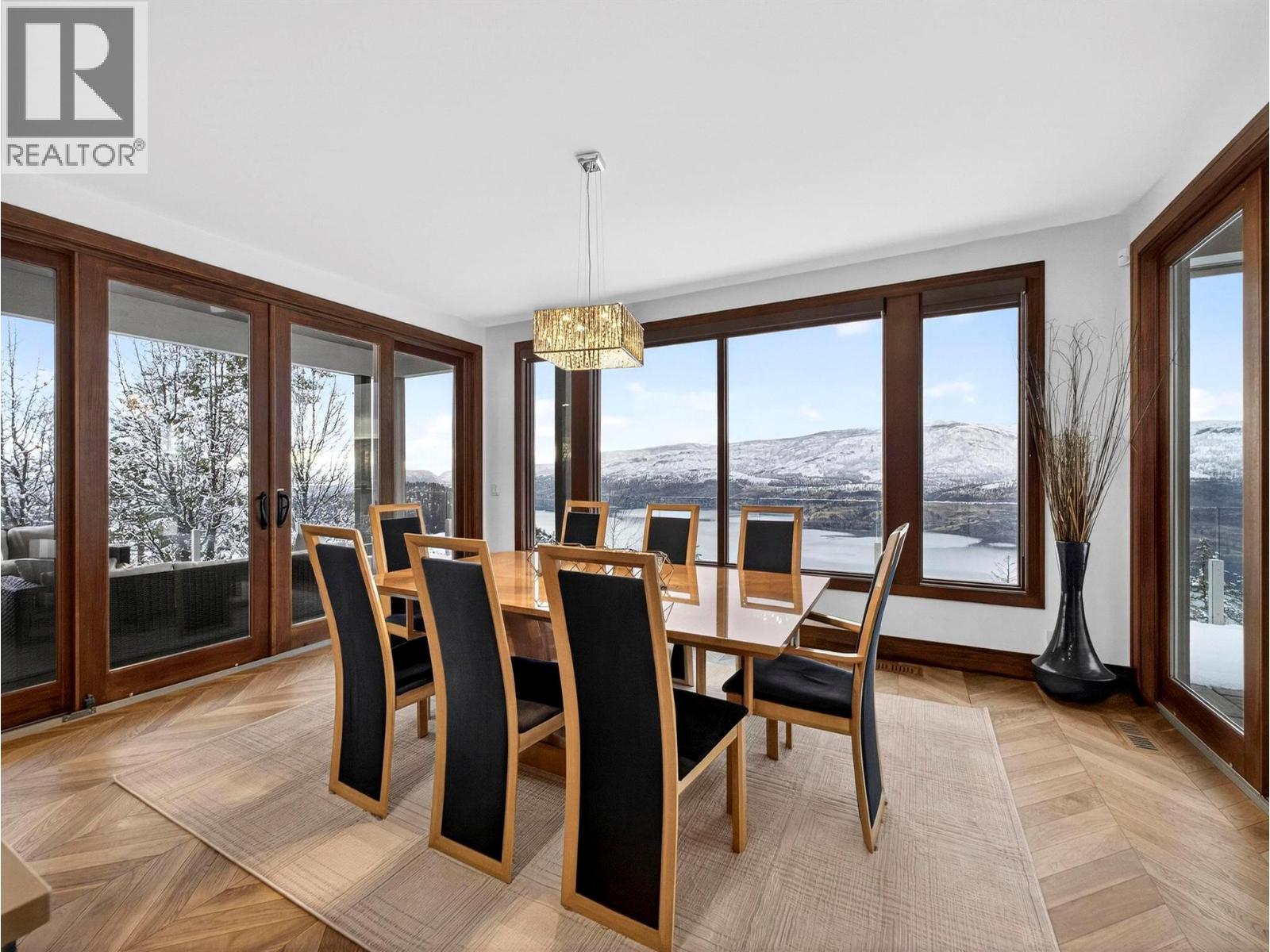 132 Sky Court, Kelowna, BC - Indoor Photo Showing Dining Room