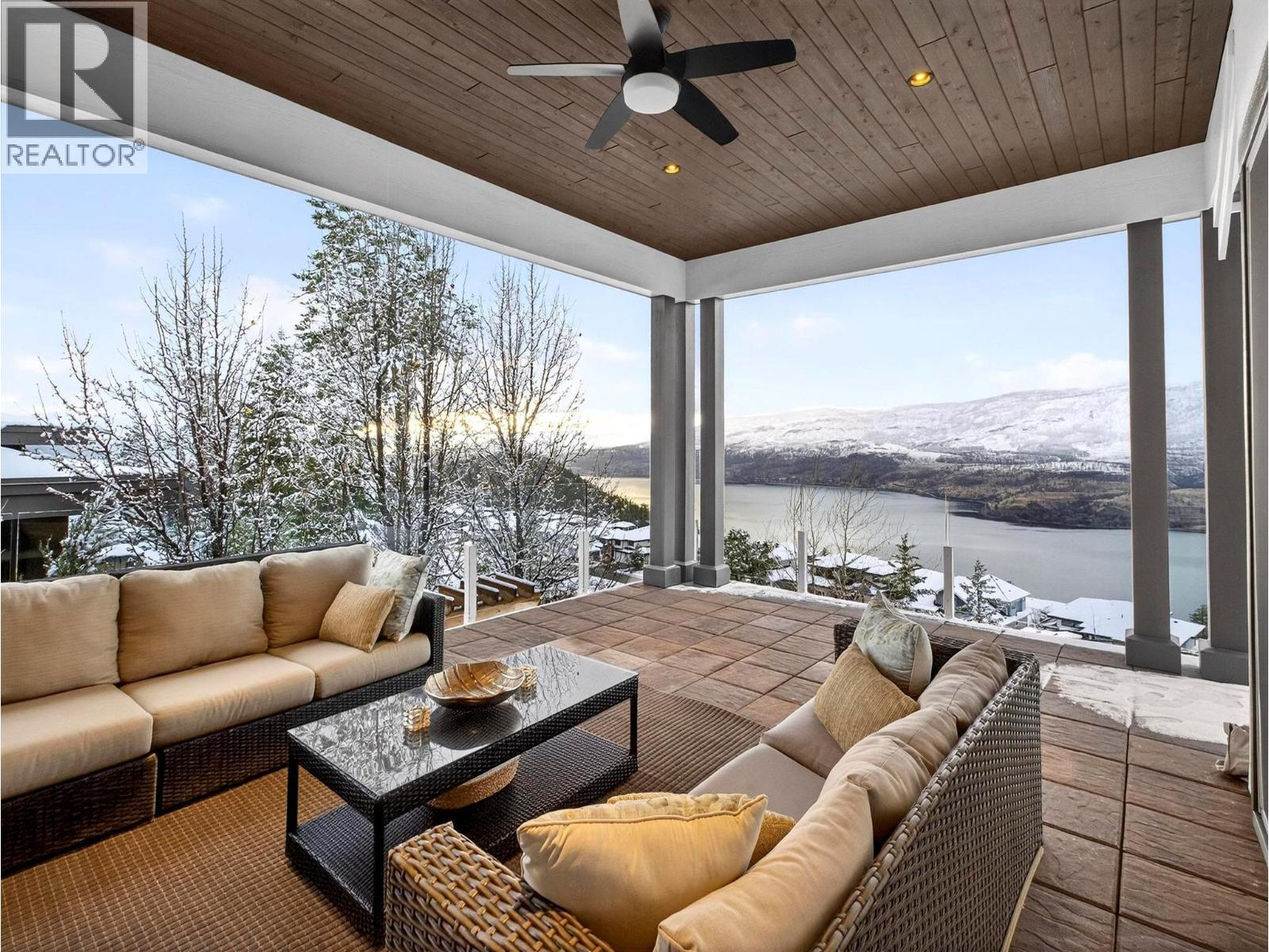 132 Sky Court, Kelowna, BC - Indoor Photo Showing Living Room