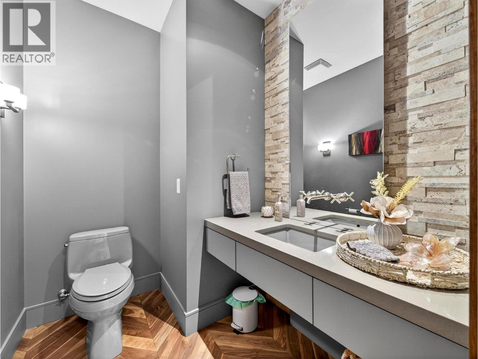 132 Sky Court, Kelowna, BC - Indoor Photo Showing Bathroom