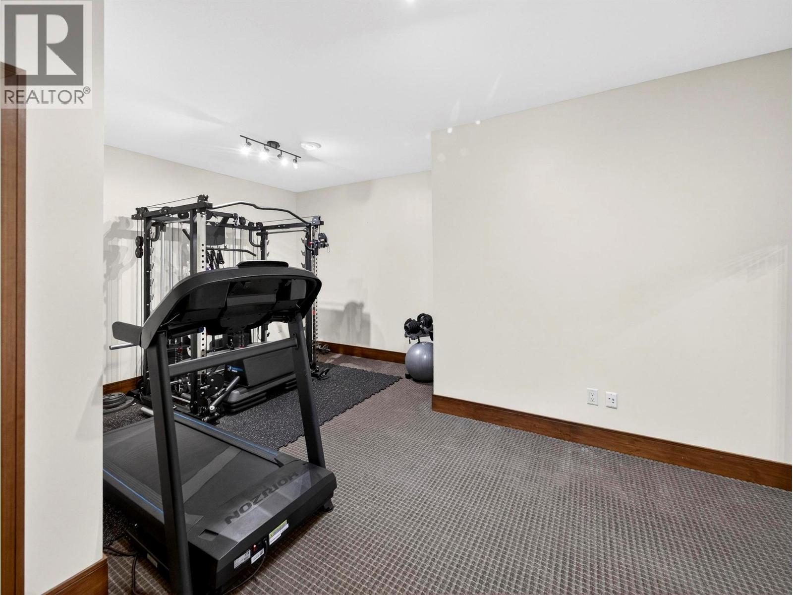 132 Sky Court, Kelowna, BC - Indoor Photo Showing Other Room