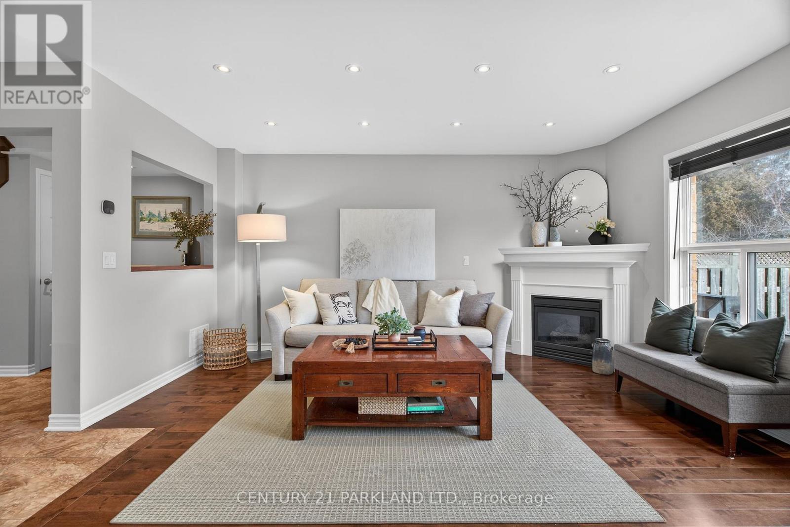 77 Monte Carlo Drive, Vaughan, ON - Indoor Photo Showing Living Room With Fireplace