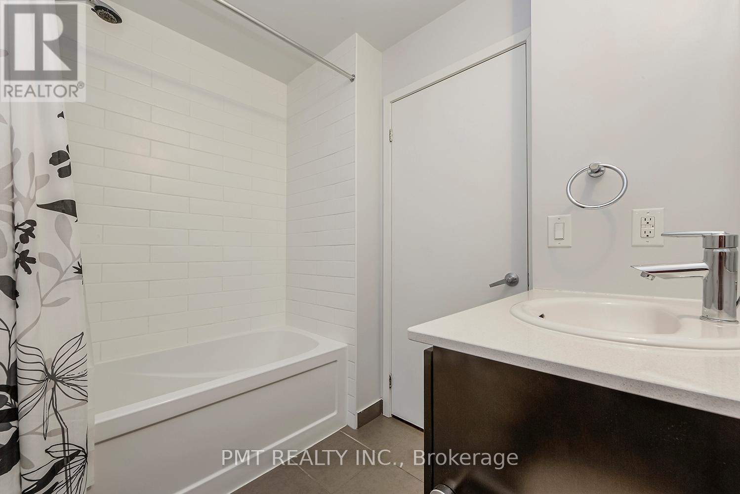1312 - 360 Square One Drive, Mississauga, ON - Indoor Photo Showing Bathroom