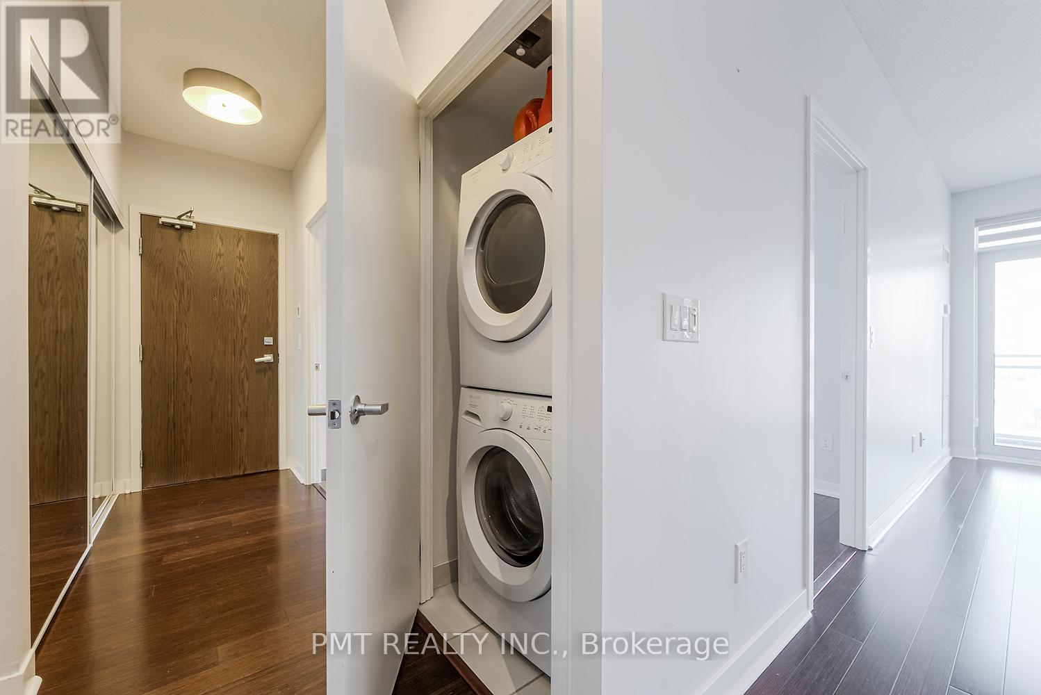 1312 - 360 Square One Drive, Mississauga, ON - Indoor Photo Showing Laundry Room