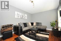 1086 Sprucedale Lane, Milton, ON - Indoor Photo Showing Living Room