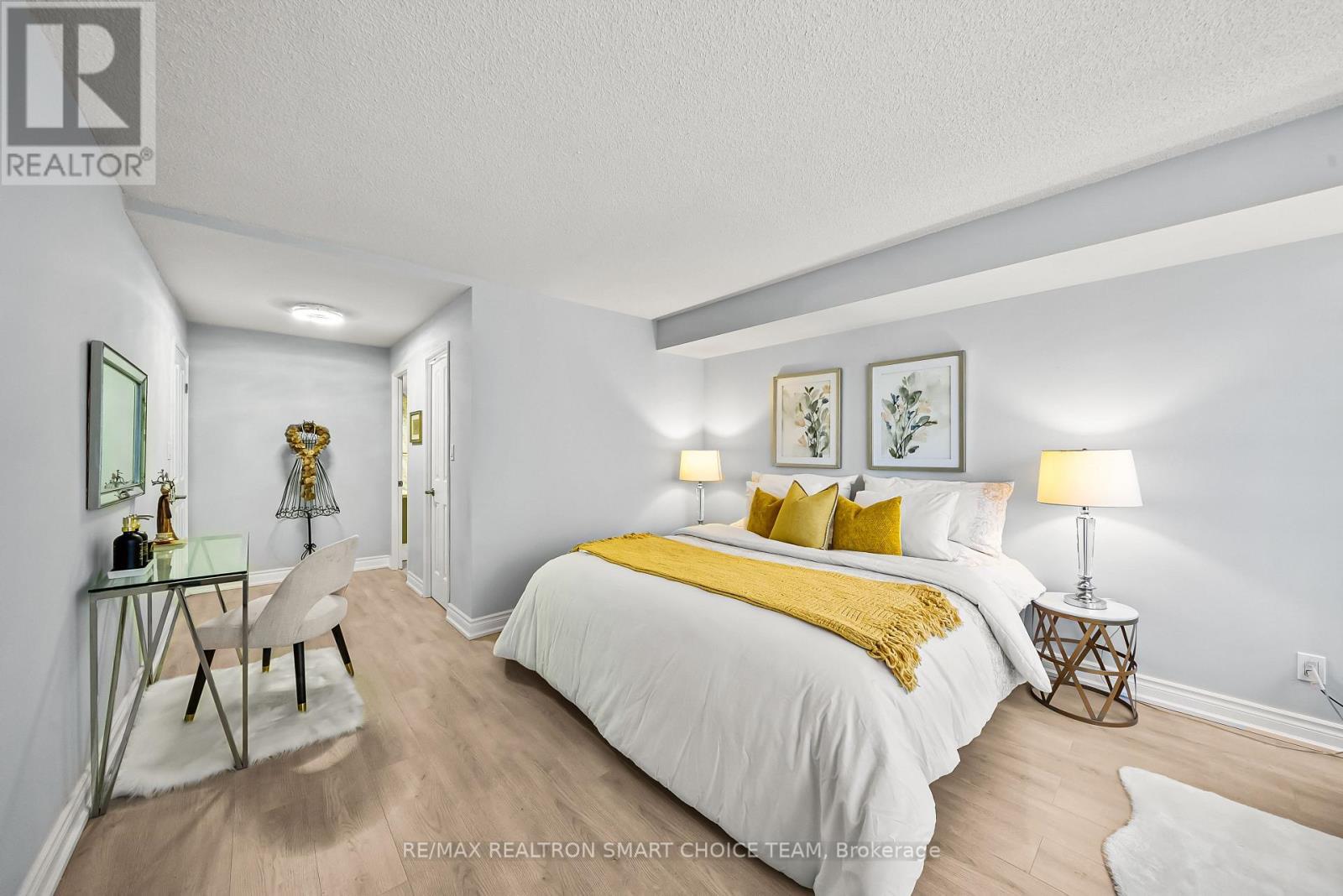 1211 - 28 Hollywood Avenue, Toronto, ON - Indoor Photo Showing Bedroom