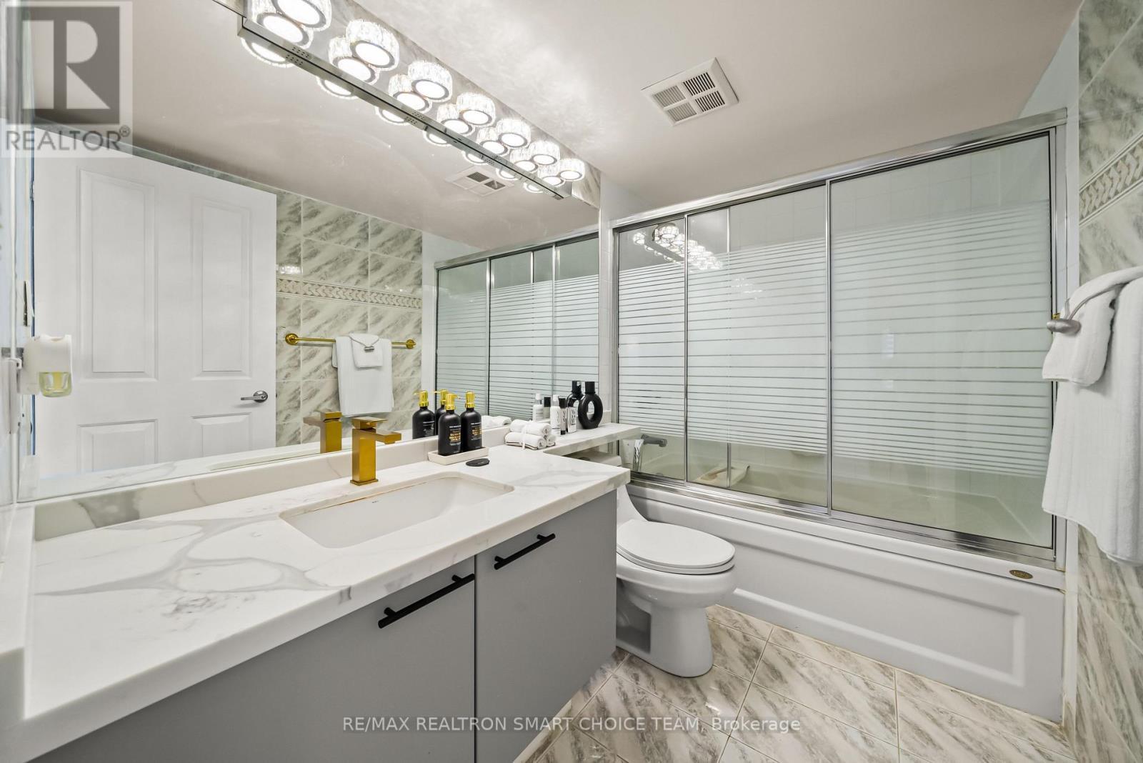 1211 - 28 Hollywood Avenue, Toronto, ON - Indoor Photo Showing Bathroom