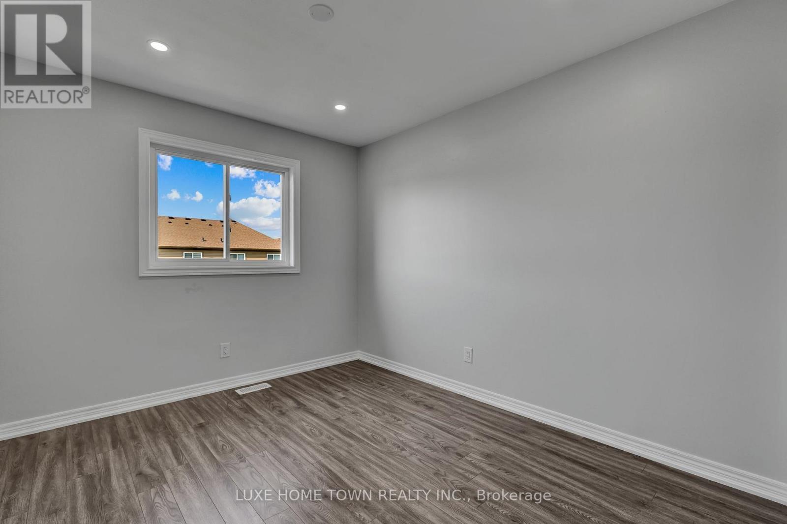 100 Monarch Street, Welland, ON - Indoor Photo Showing Other Room