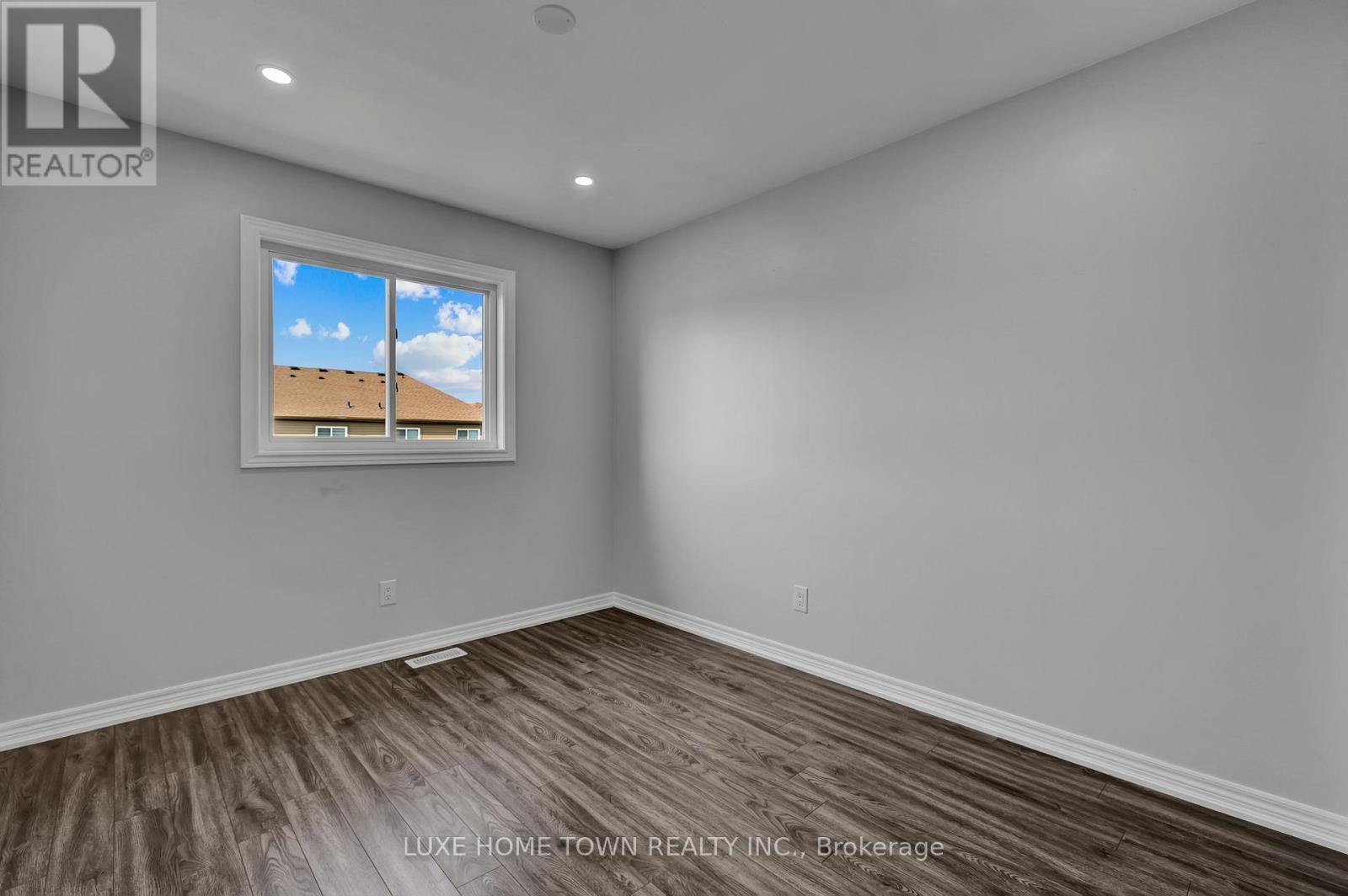 100 Monarch Street, Welland, ON - Indoor Photo Showing Other Room