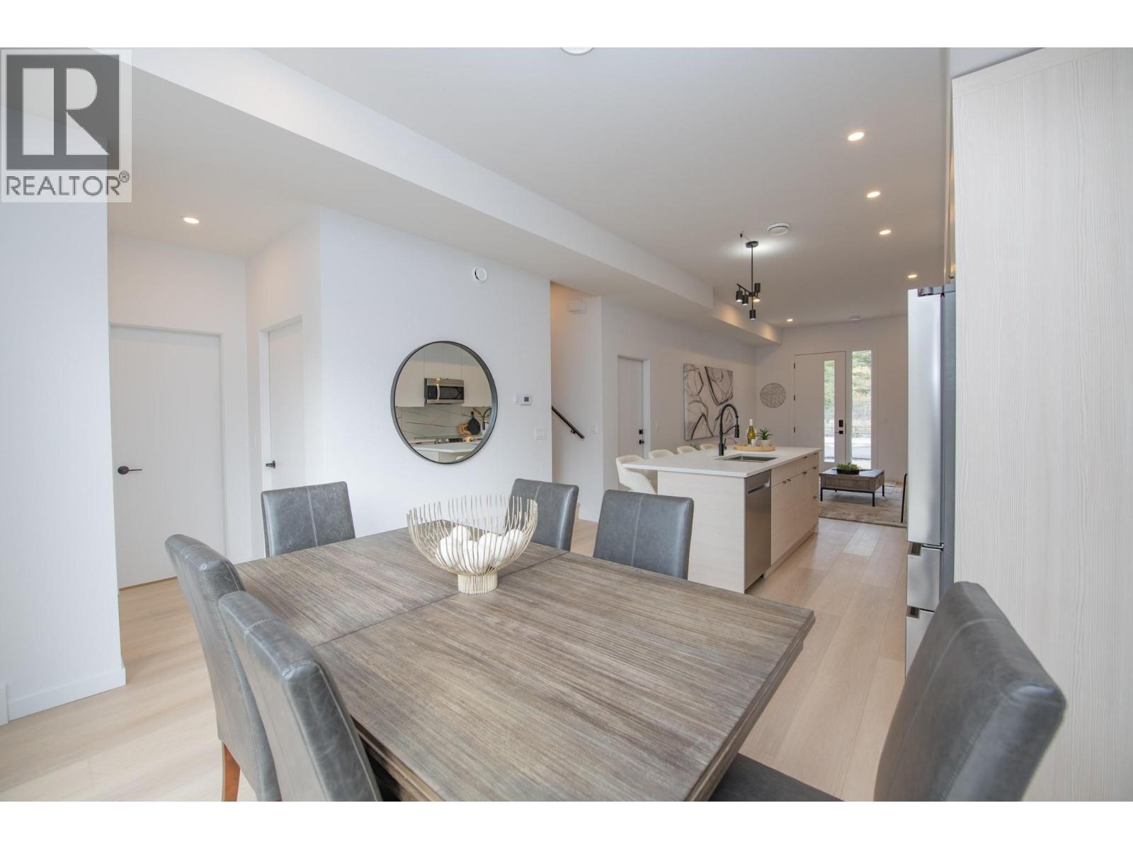 9188 Tronson Road Unit# 1, Vernon, BC - Indoor Photo Showing Dining Room