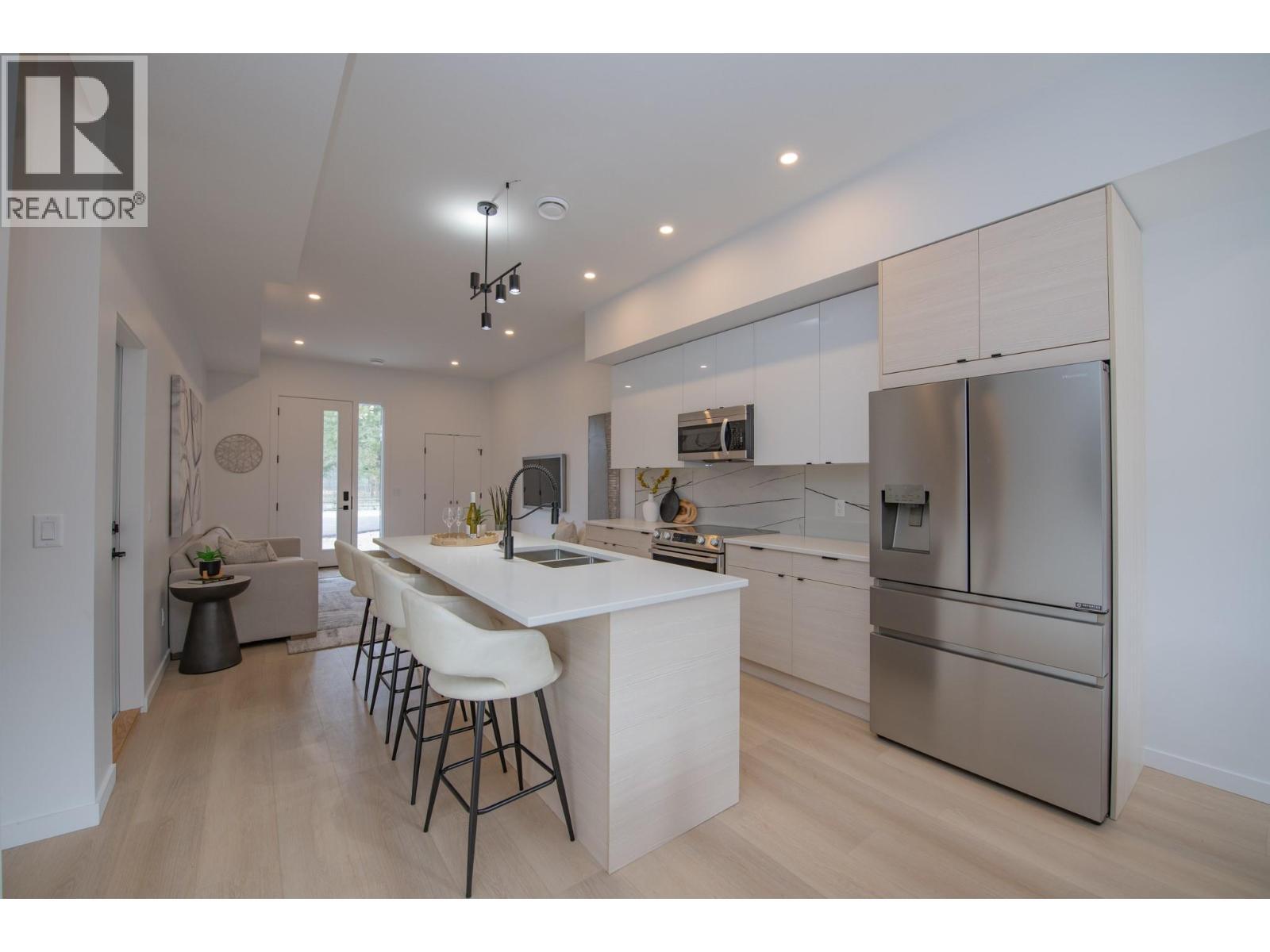 9188 Tronson Road Unit# 1, Vernon, BC - Indoor Photo Showing Kitchen With Upgraded Kitchen