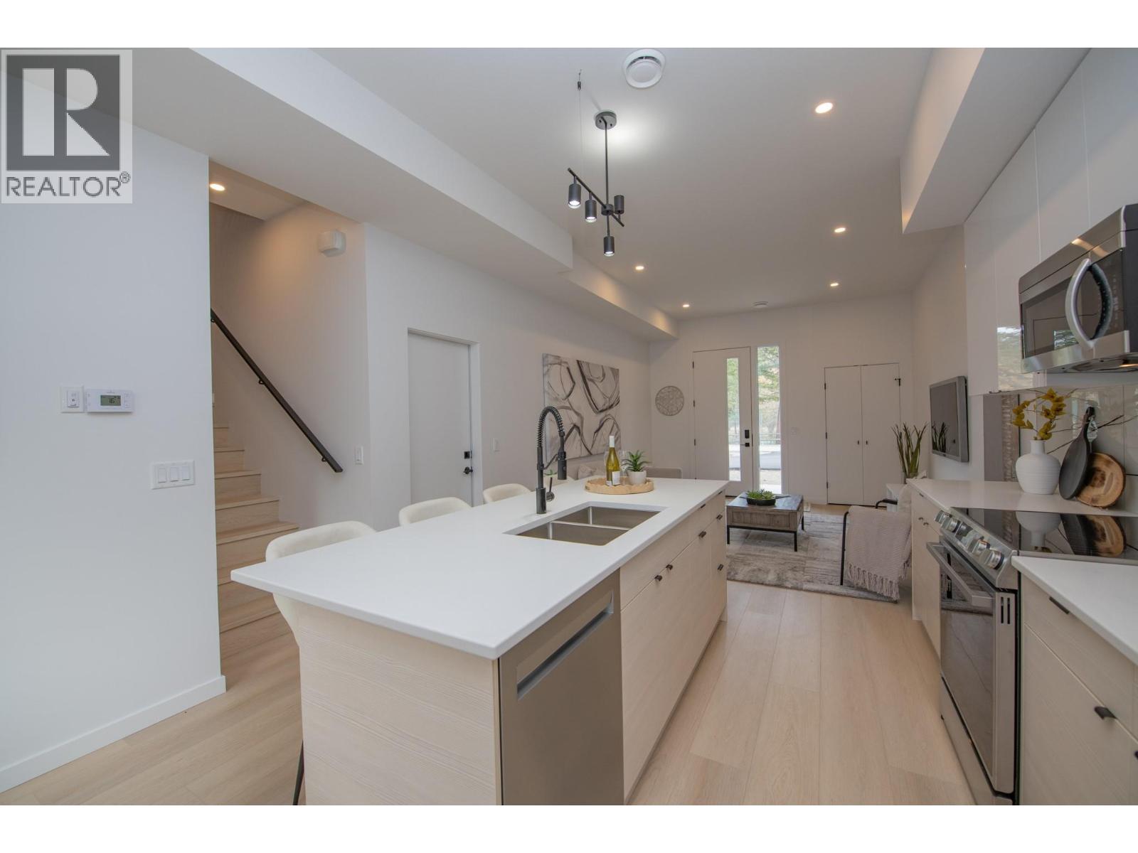 9188 Tronson Road Unit# 1, Vernon, BC - Indoor Photo Showing Kitchen With Double Sink With Upgraded Kitchen