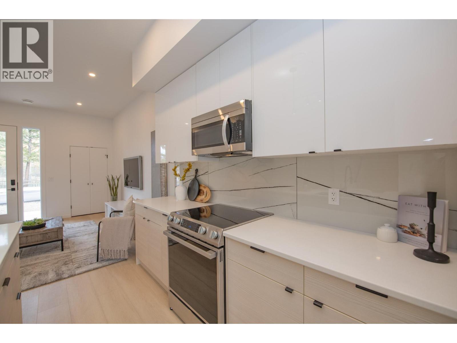 9188 Tronson Road Unit# 1, Vernon, BC - Indoor Photo Showing Kitchen
