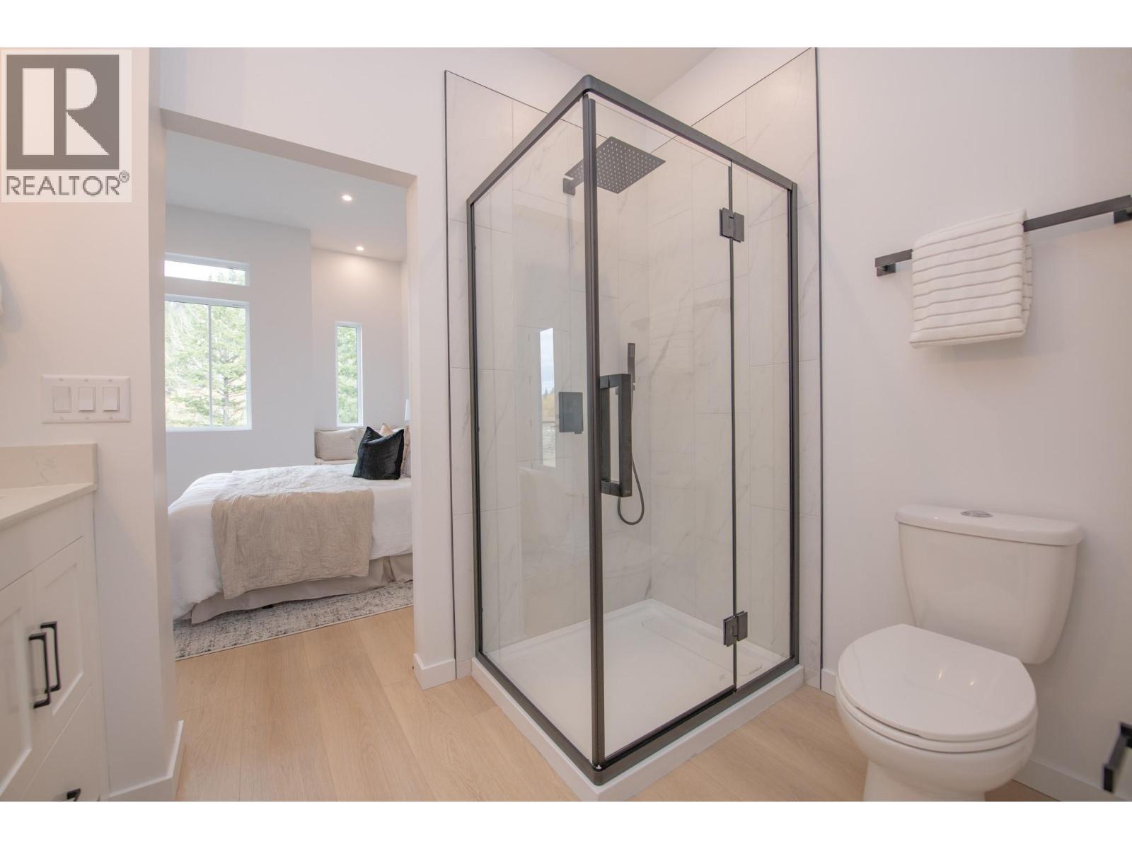 9188 Tronson Road Unit# 1, Vernon, BC - Indoor Photo Showing Bathroom