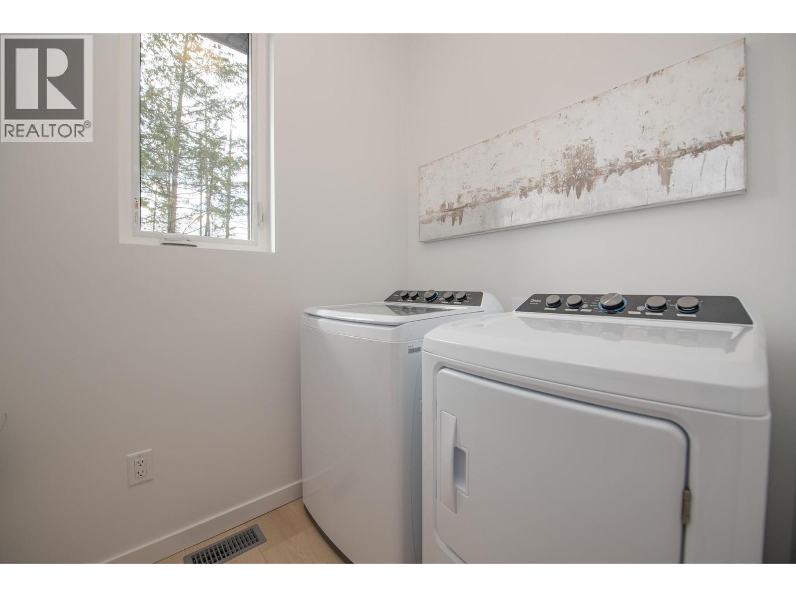 9188 Tronson Road Unit# 1, Vernon, BC - Indoor Photo Showing Laundry Room